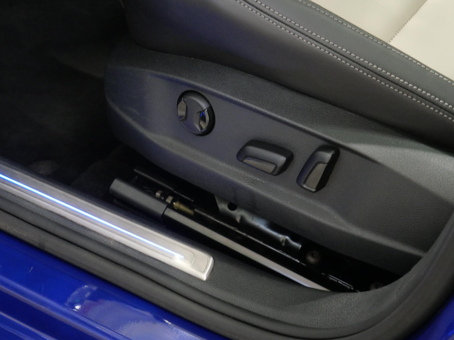 Volkswagen Golf 2.0 TSI 221 kW "R" 4Motion