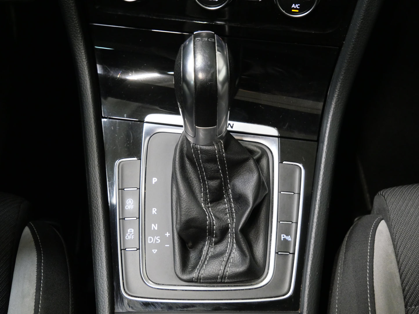 Volkswagen Golf 2.0 TSI R 221 kW 4Motion
