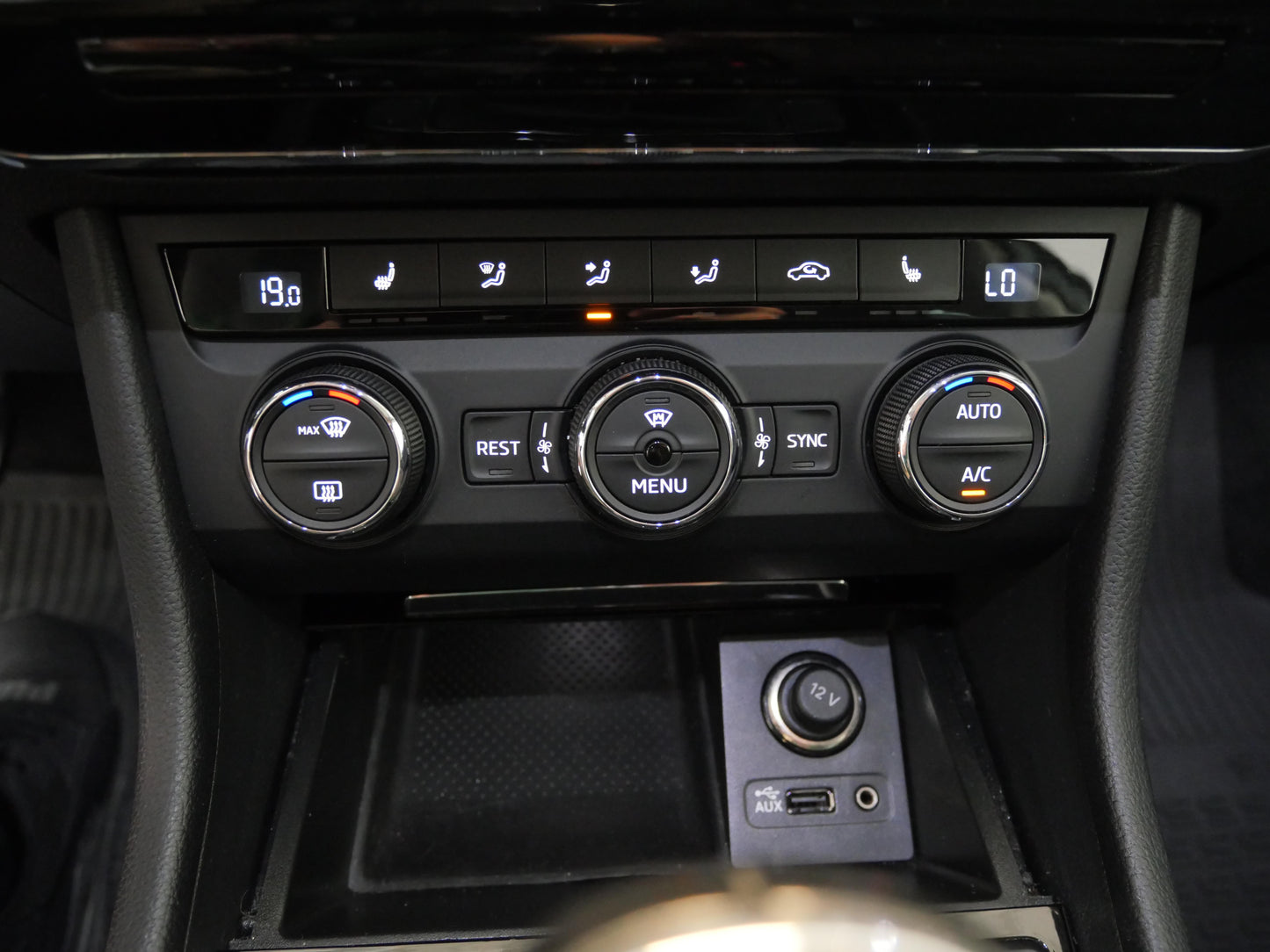 Škoda Superb 2.0 TDI 110 kW Style Plus