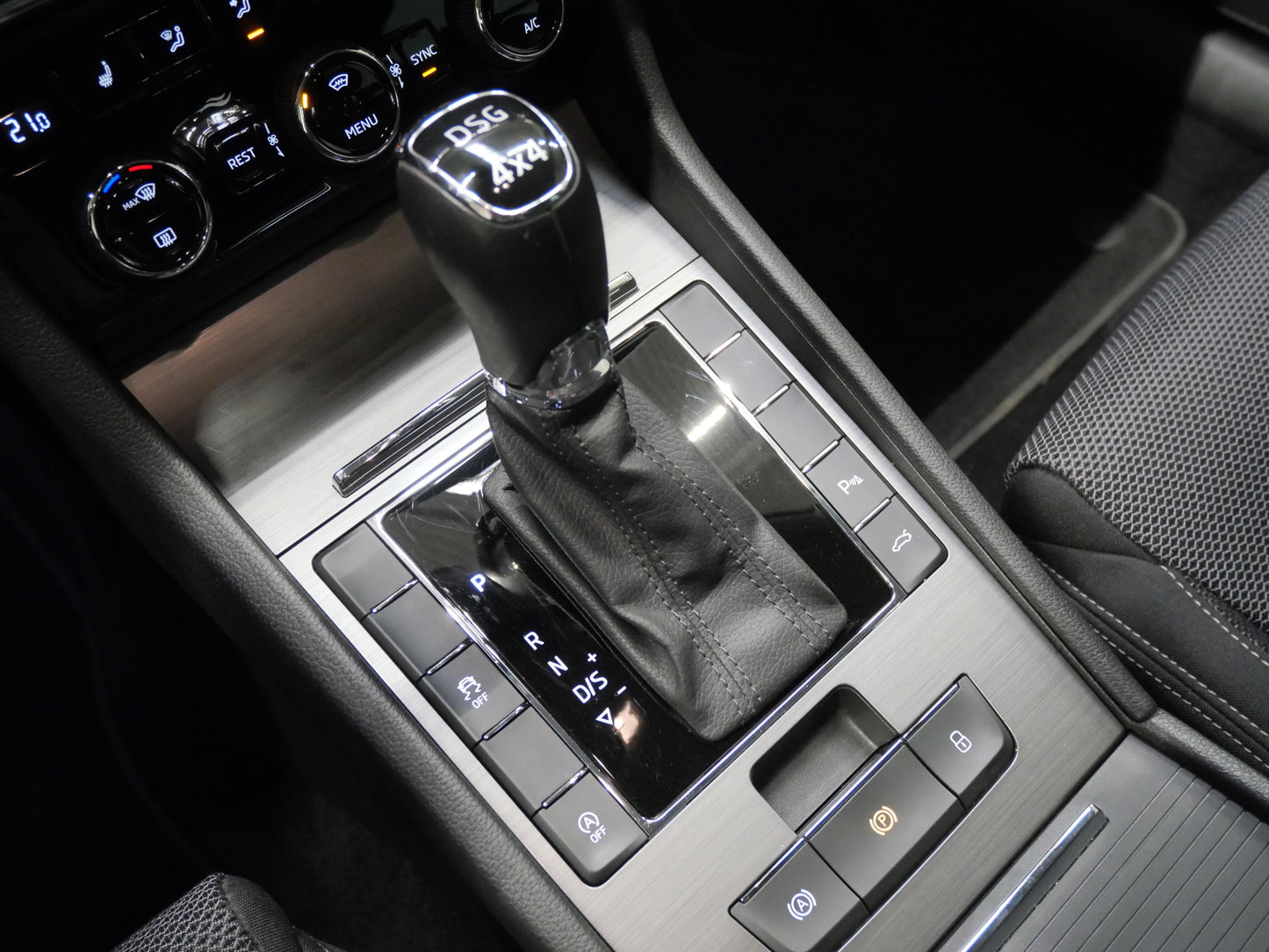 Škoda Superb 2.0 TDI 147 kW 4x4 DSG STYLE