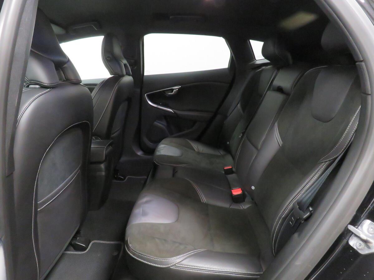 Volvo V40 2.0 D3 150kW R-Design Momentum