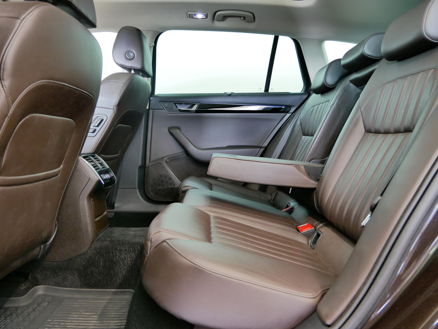 Škoda Superb 2.0 TDI 140 kW 4x4 L&K