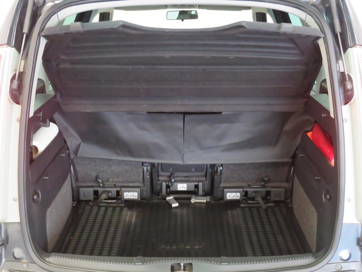 ŠKODA Roomster 1.6 16V MPI 77 kW Scout