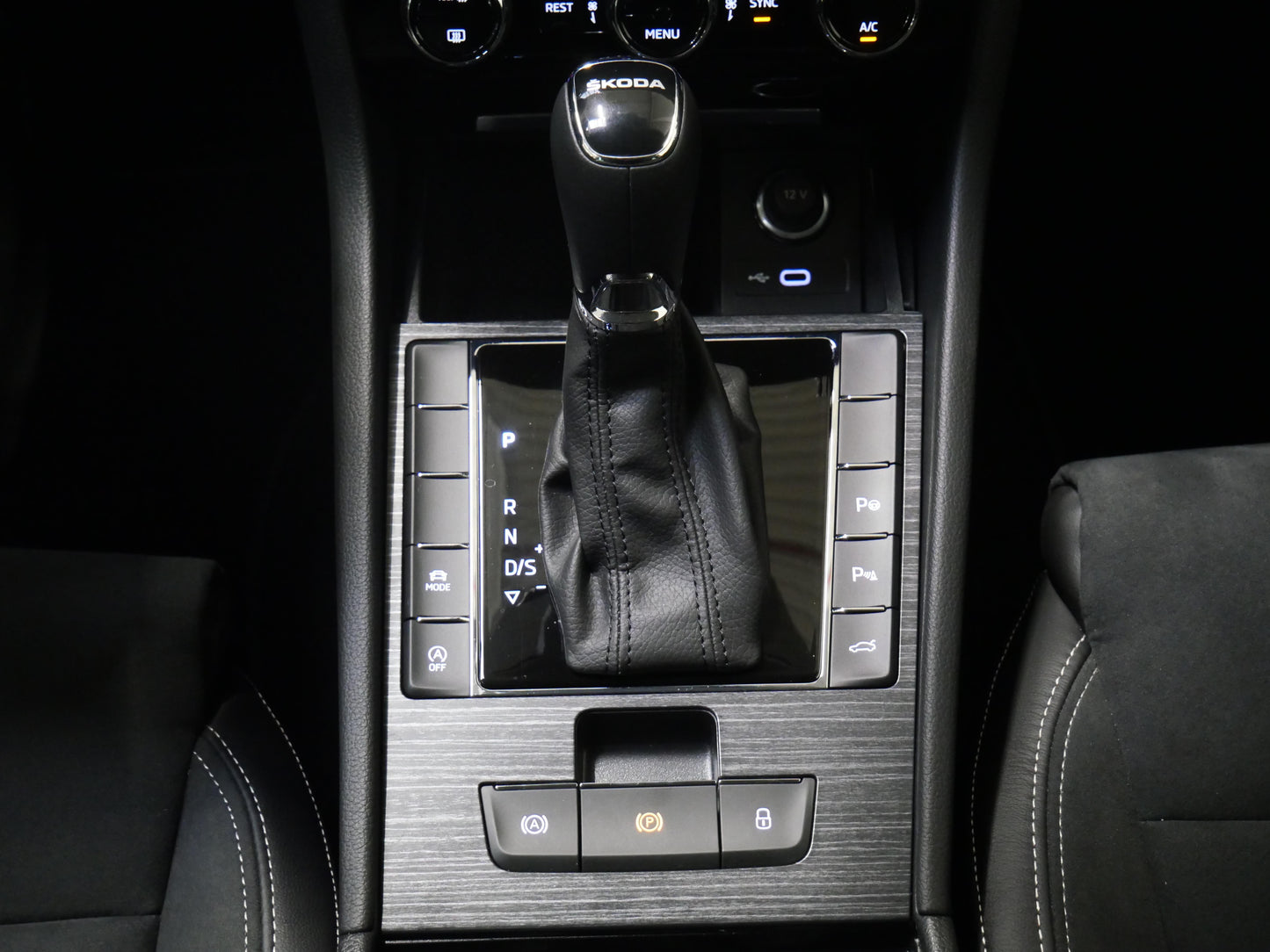 Škoda Superb 2.0 TDI 110 kW Style Plus