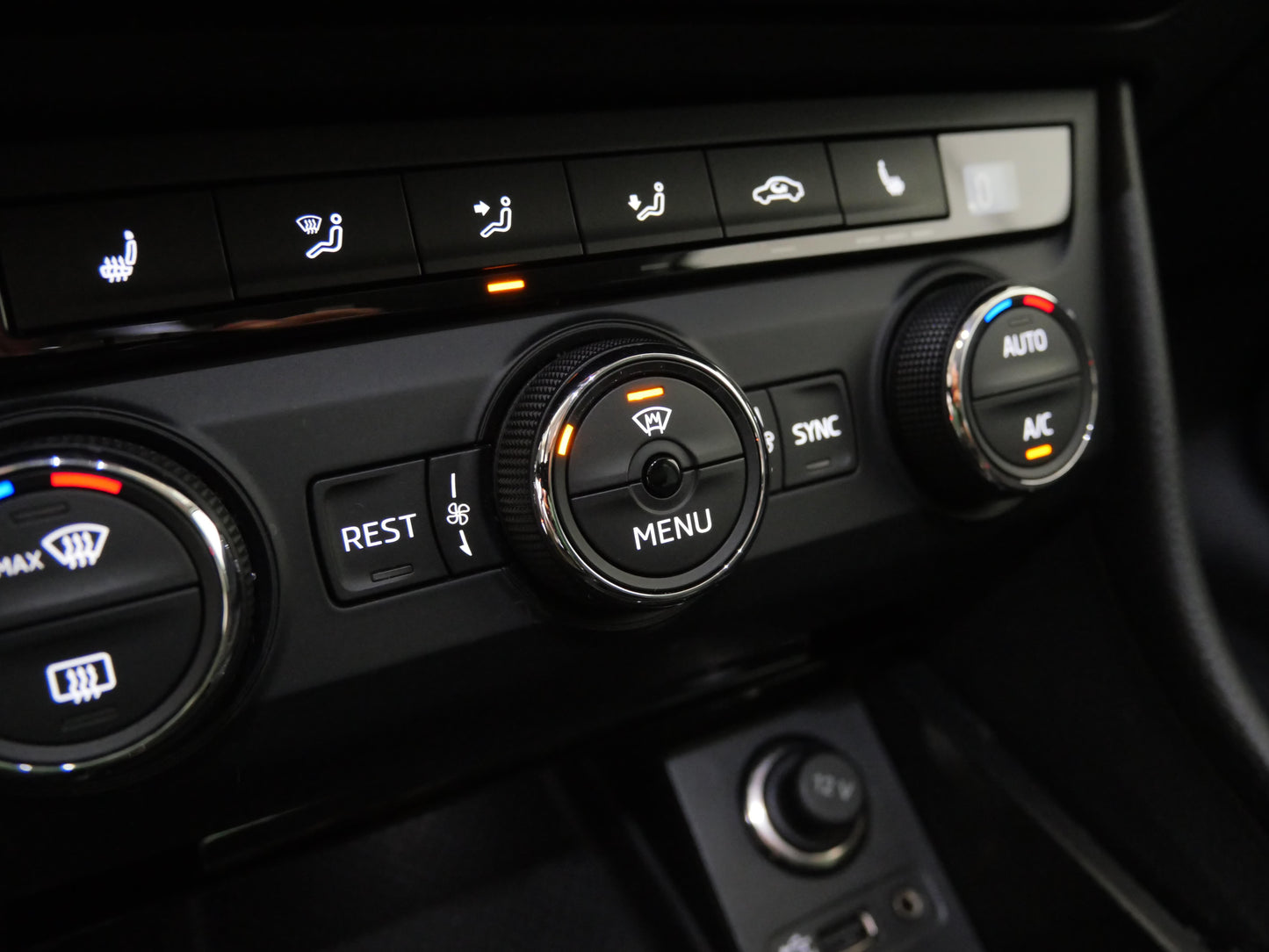 Škoda Superb 2.0 TDI 110 kW Style Plus