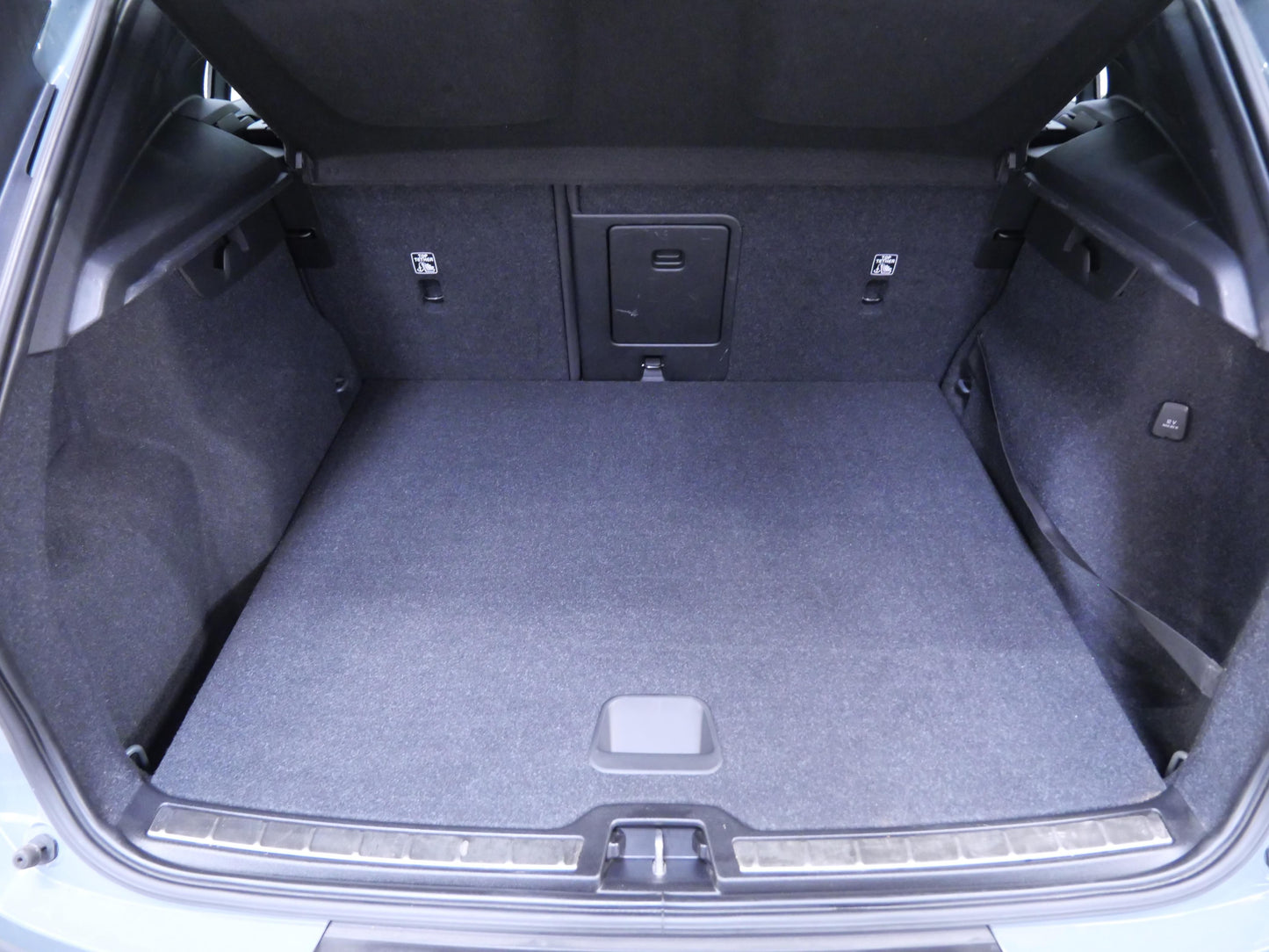 Volvo XC40 B4 145 kW AWD R-Design