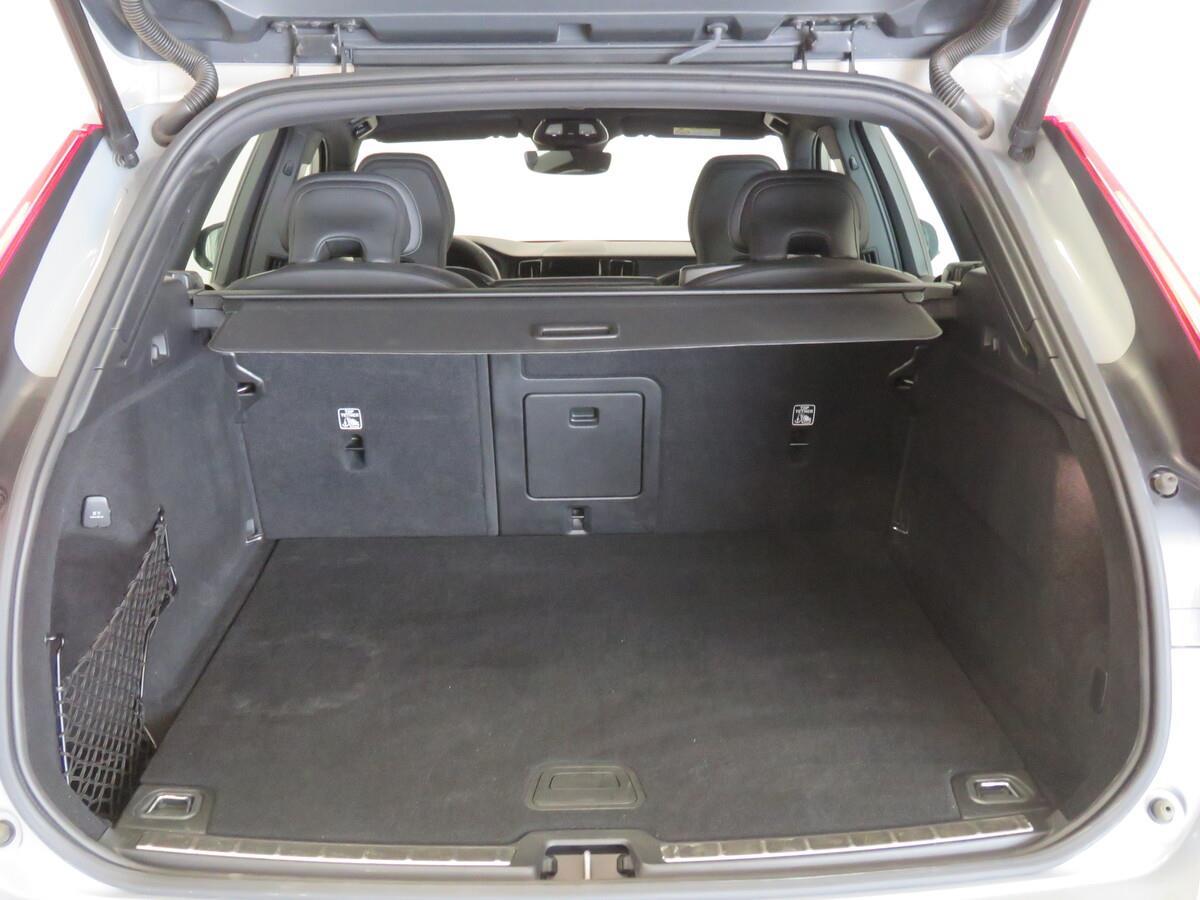 Volvo XC60 B5 184 kW AWD Plus Dark