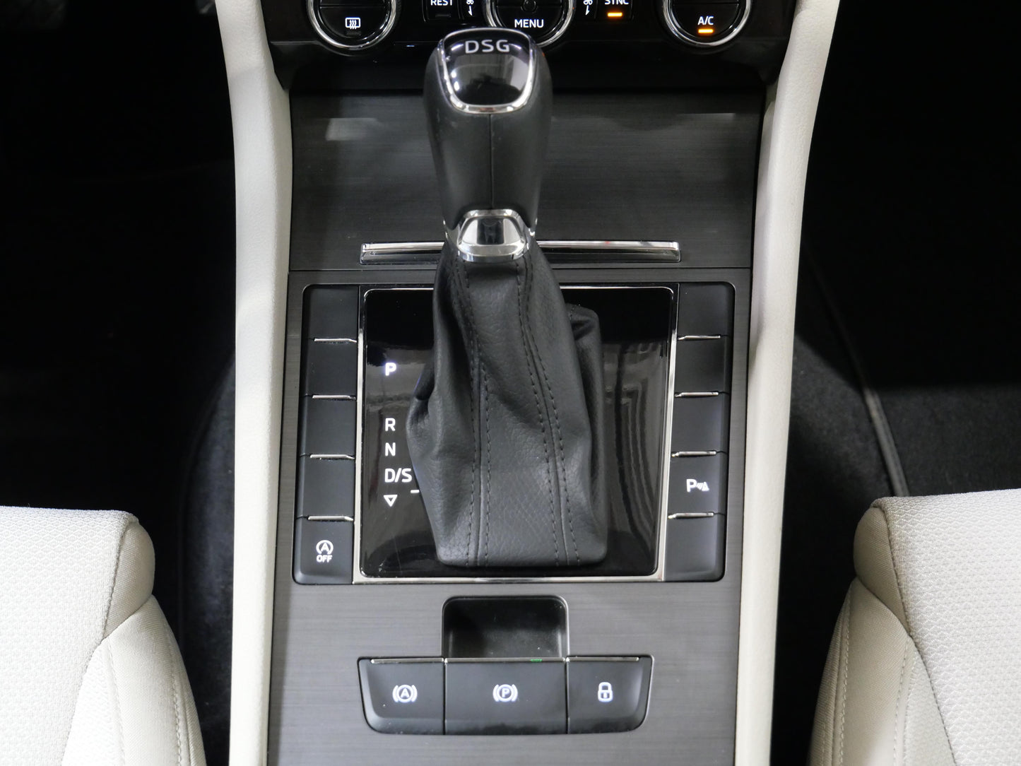 Škoda Superb 2.0 TDI 110 kW DSG Style