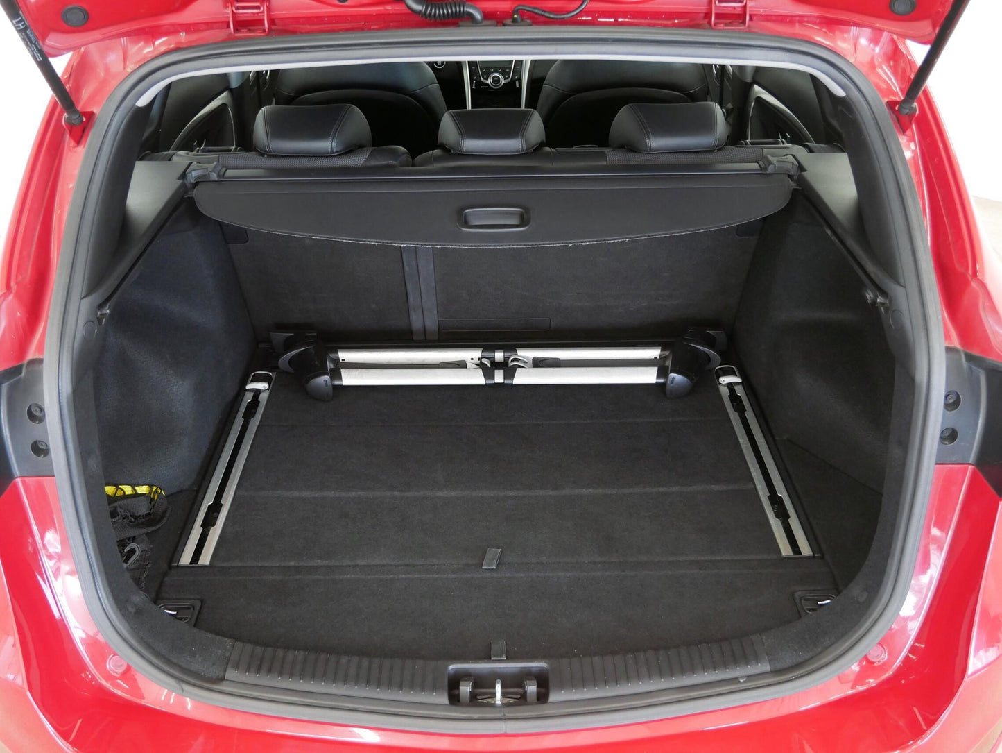 Hyundai i30 1.6 GDi 99kW Trikolor