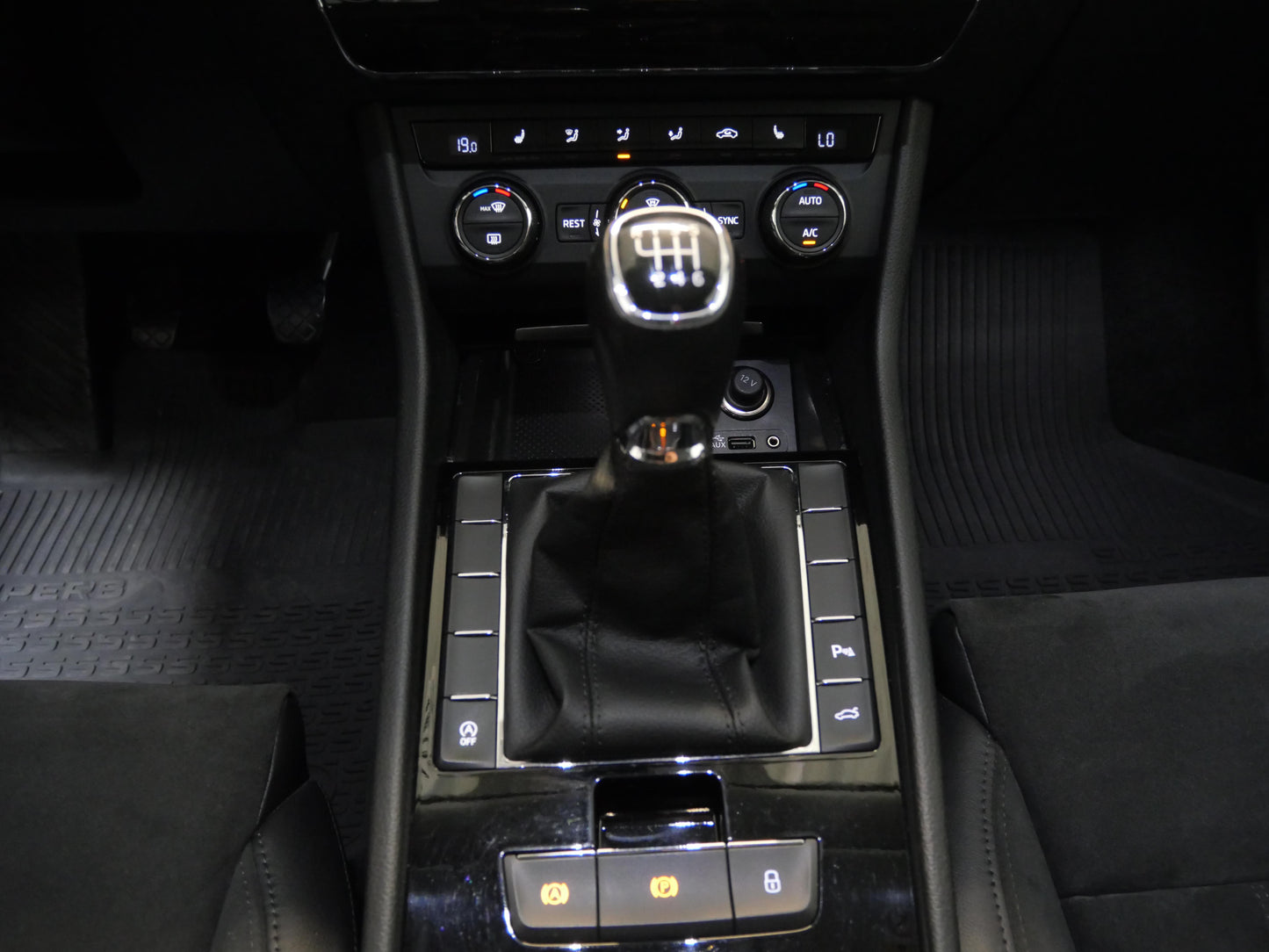 Škoda Superb 2.0 TDI 110 kW Style Plus