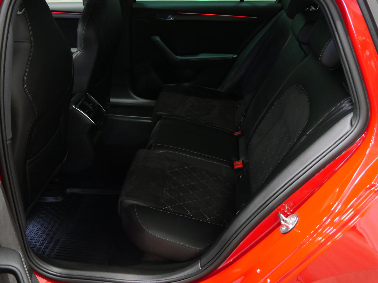 Škoda Superb 2.0 TDI 110 kW SportLine