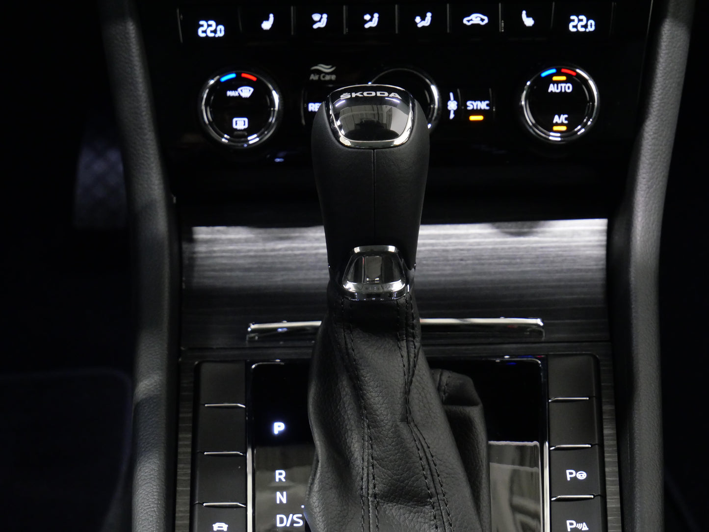 Škoda Superb 2.0 TDI 110 kW DSG Style TOP
