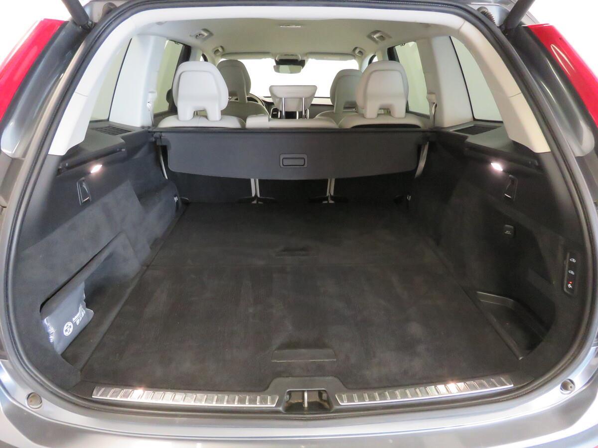 Volvo XC90 D5 AWD MOMENTUM