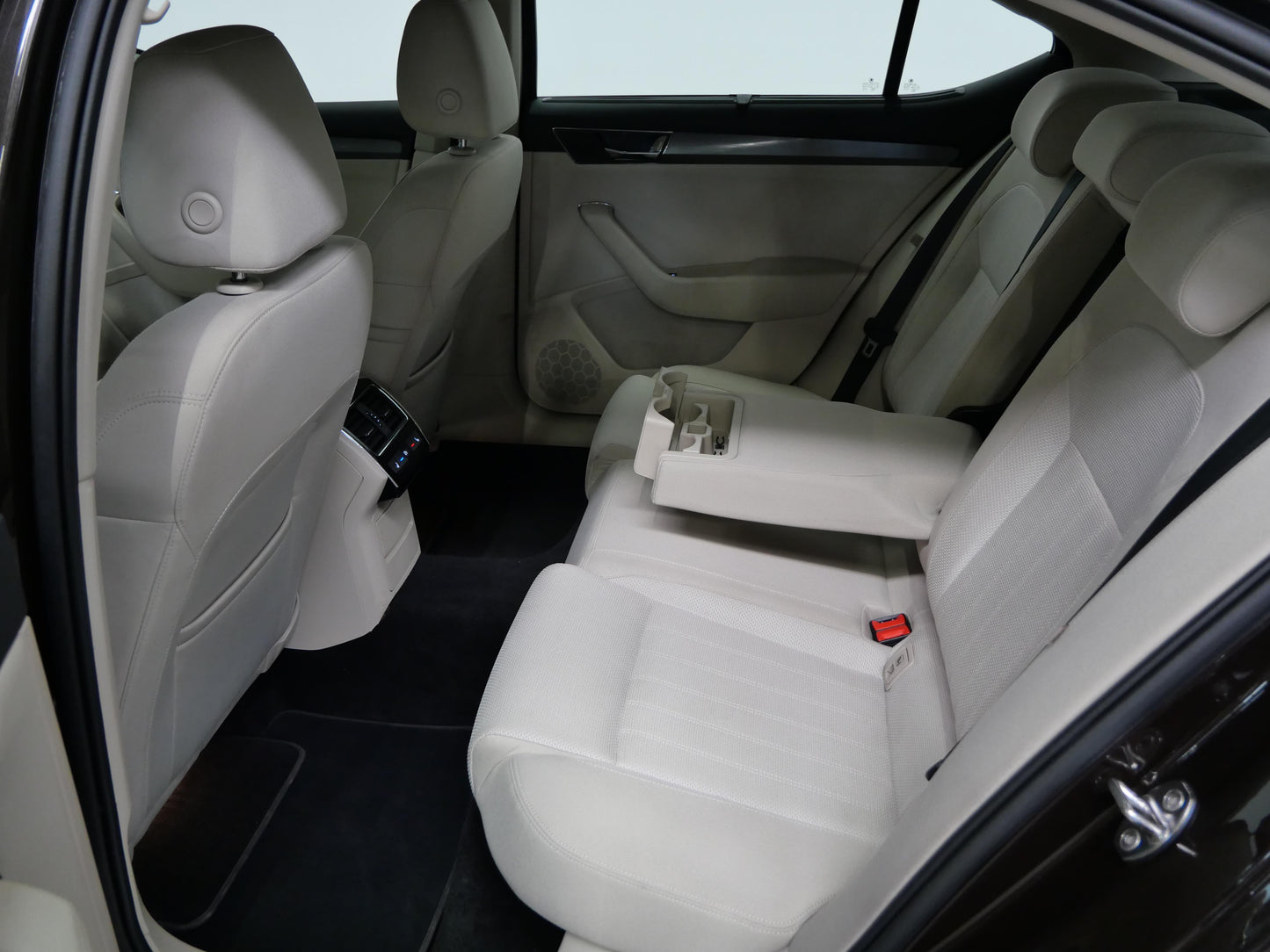 Škoda Superb 2.0 TDI 110 kW DSG Style