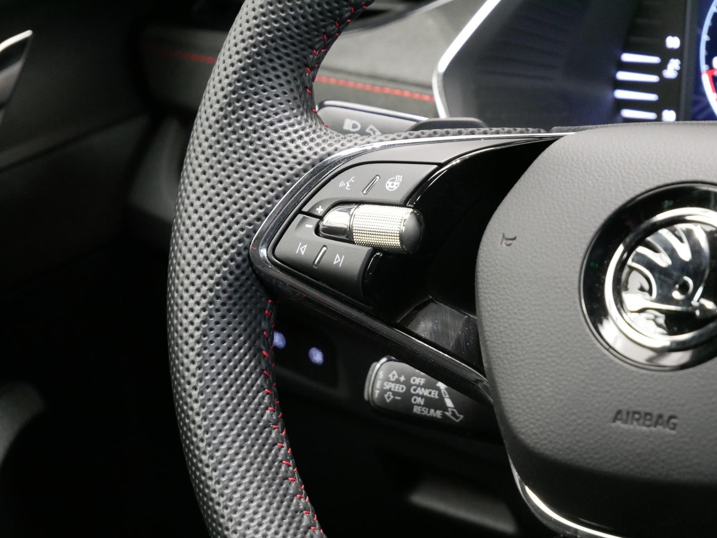 Škoda Octavia RS RS 2.0 TSI/180kW/DSG/TAŽNÉ/LED.MATRIX/NAVI/KAMERA/