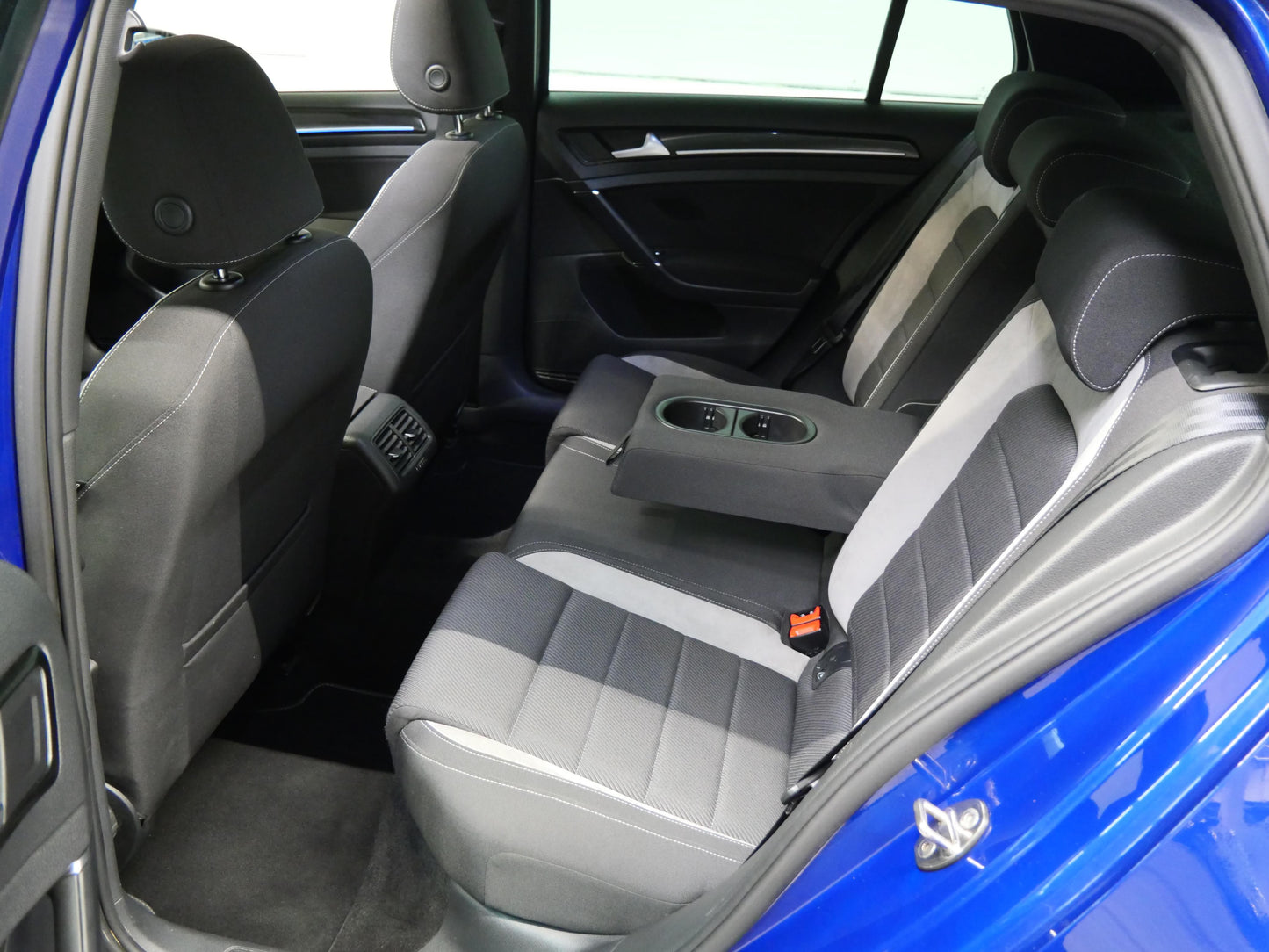 Volkswagen Golf 2.0 TSI R 221 kW 4Motion