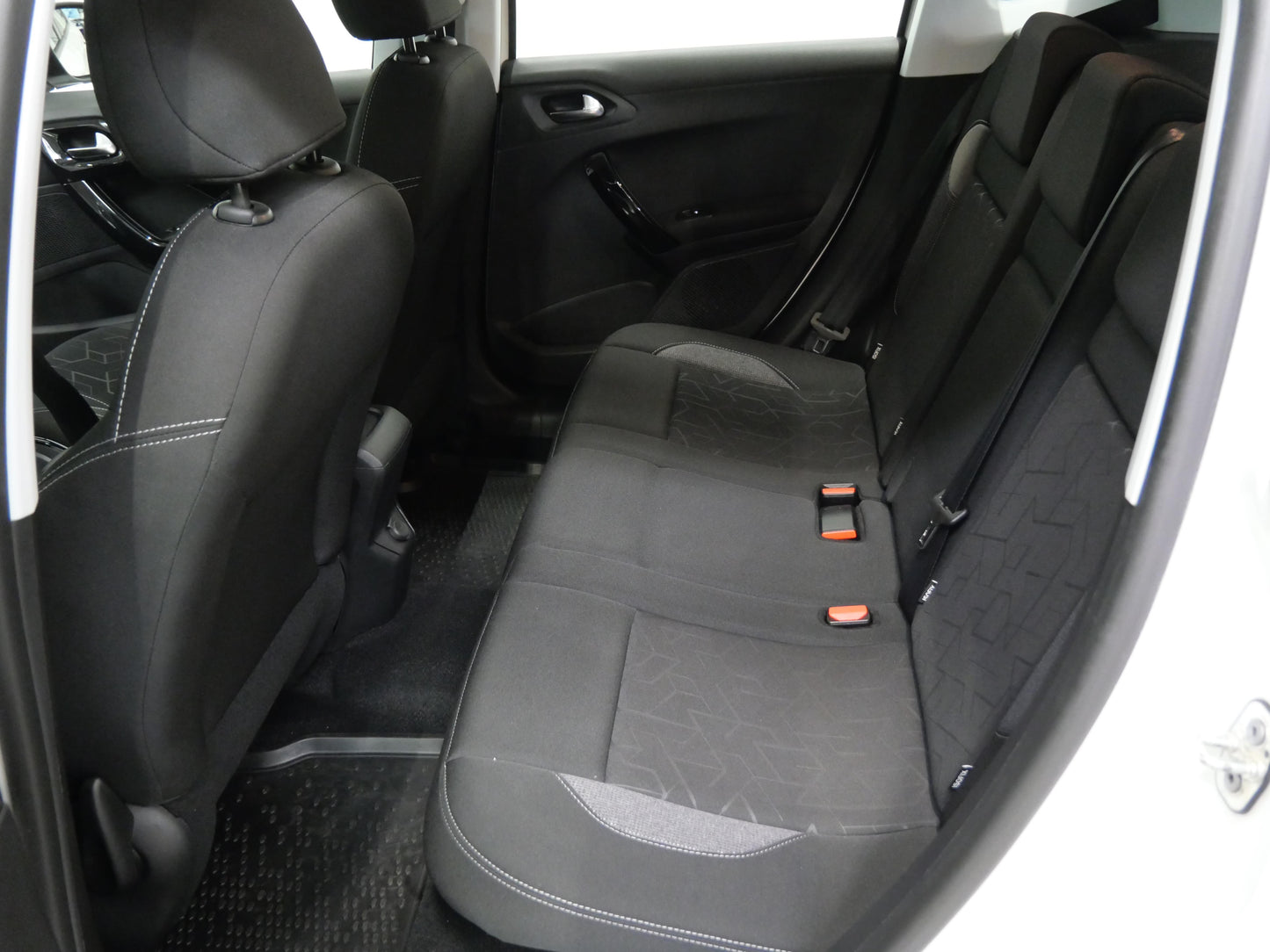 Peugeot 2008 1.2 PureTech 81 kW Active