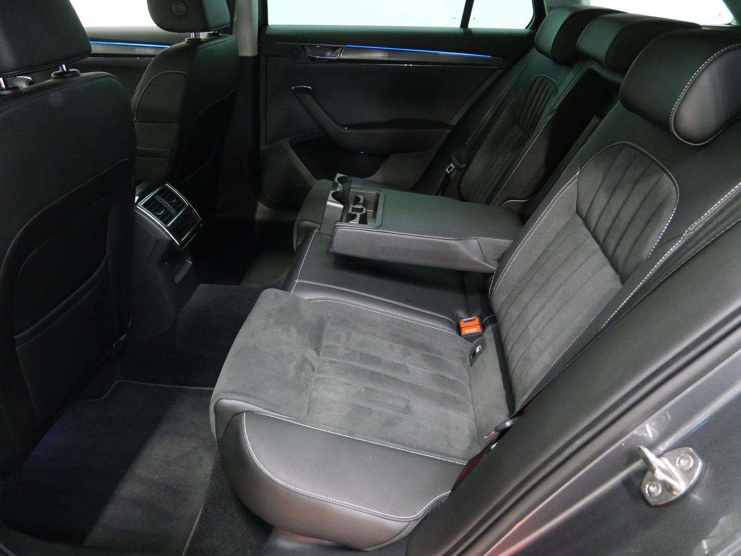 Škoda Superb 2.0 TDI 110 kW DSG Style TOP
