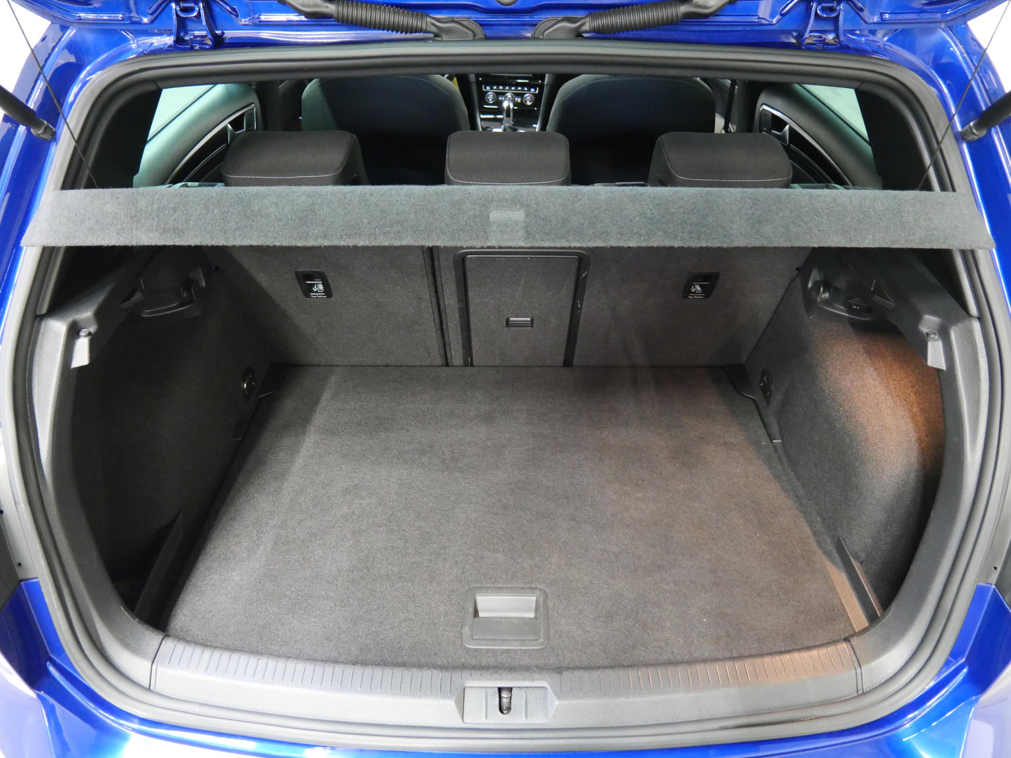Volkswagen Golf 2.0 TSI R 221 kW 4Motion