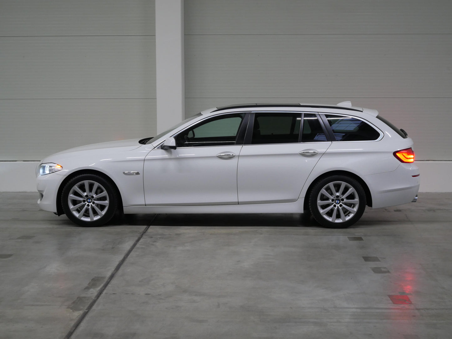 BMW Řada 5 3.0 i 190 kW Touring