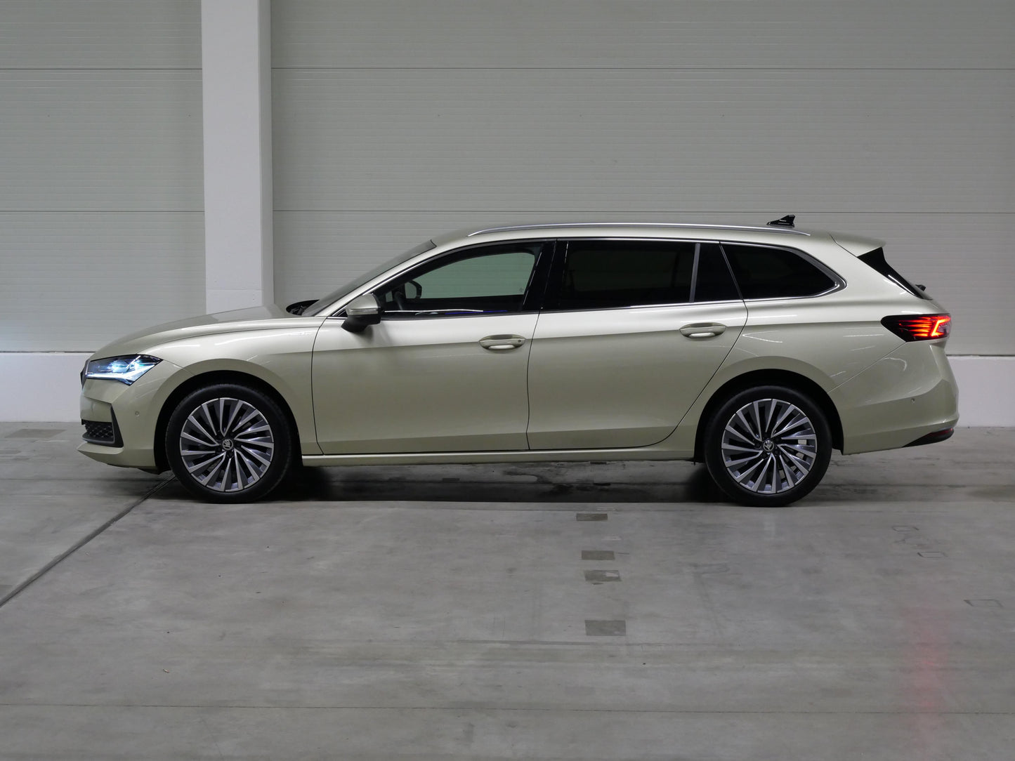 Škoda Superb 2.0 TDI 110 kW DSG L&K