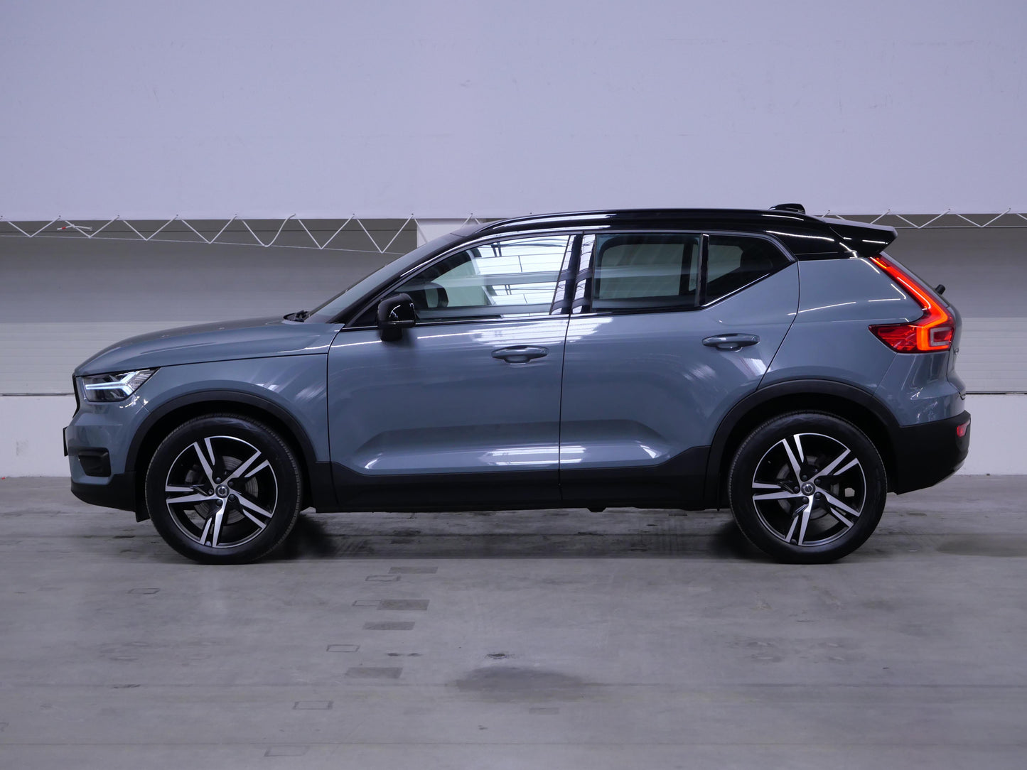 Volvo XC40 B4 145 kW AWD R-Design