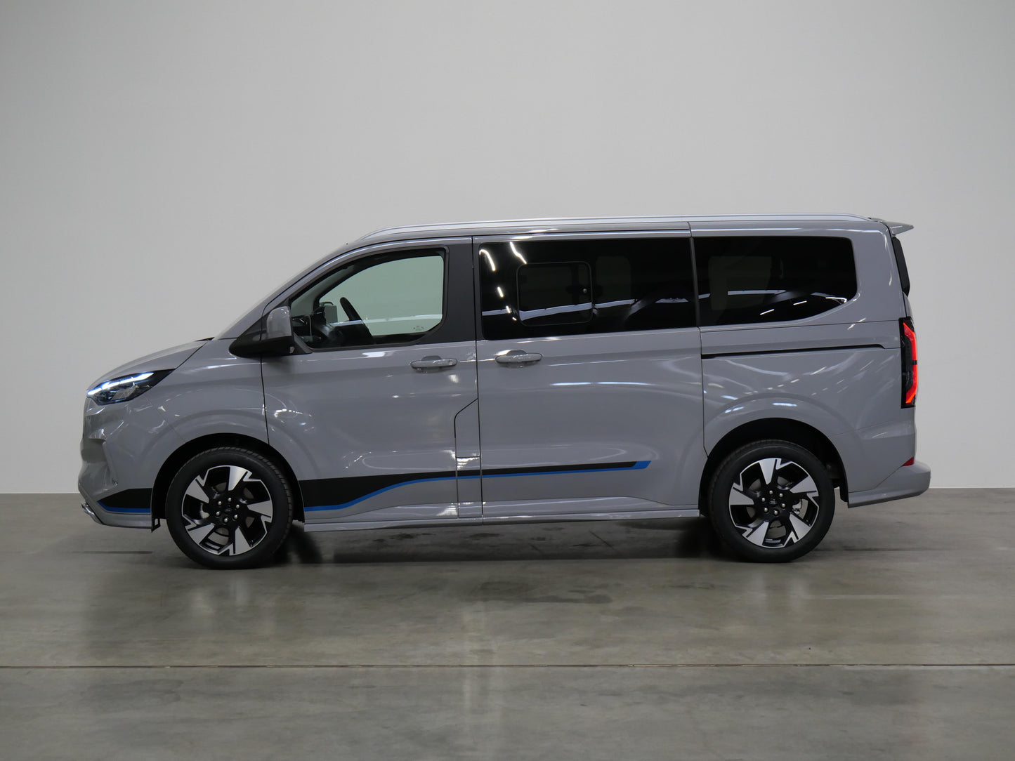 Ford Tourneo Custom 2.0 EcoBlue 125 kW Sport L1