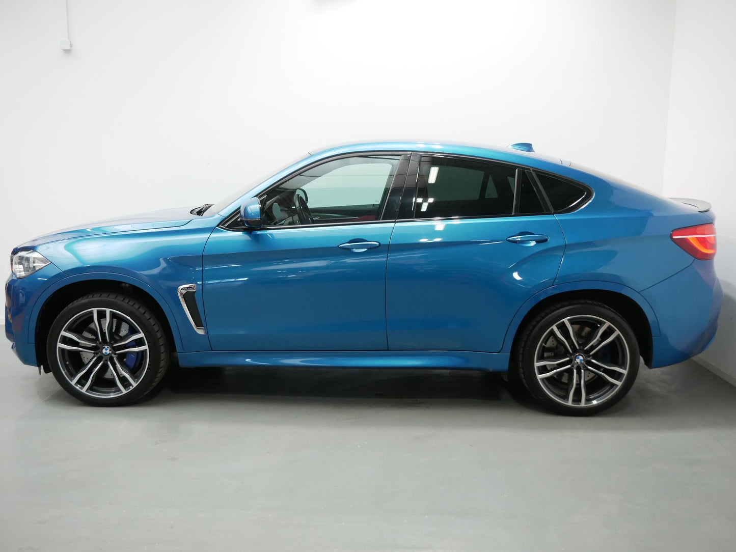 BMW X6 4.4 V8 423 kW M paket