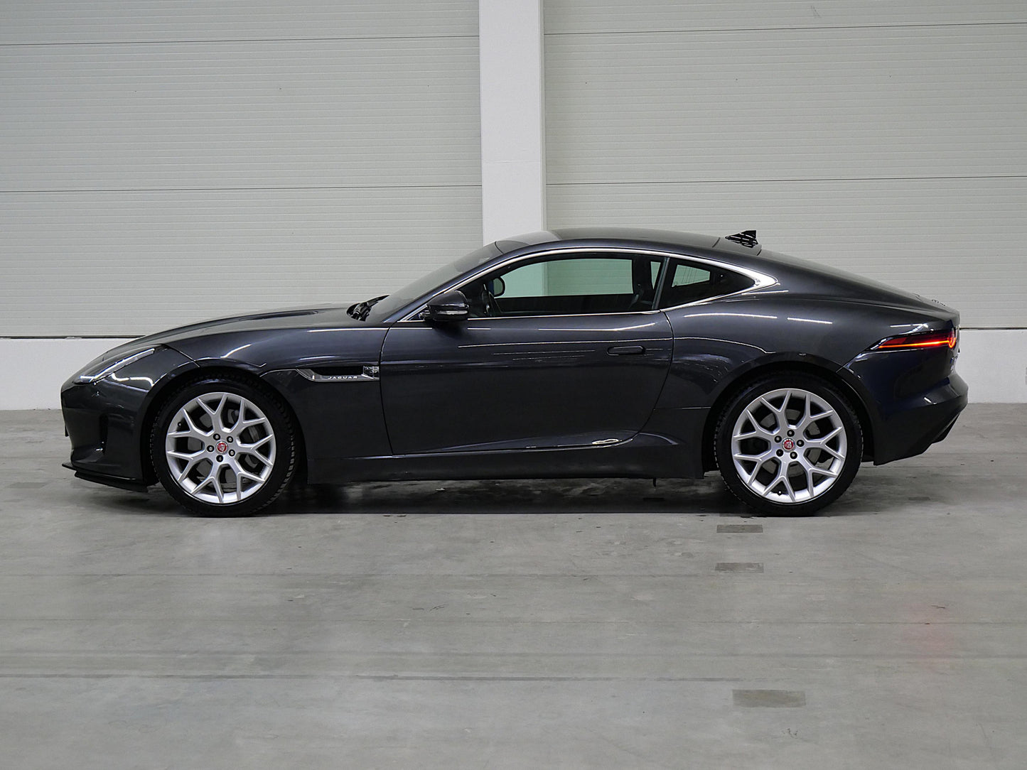 Jaguar F-Type 2.0 I4 300 221 kW R - Dynamic
