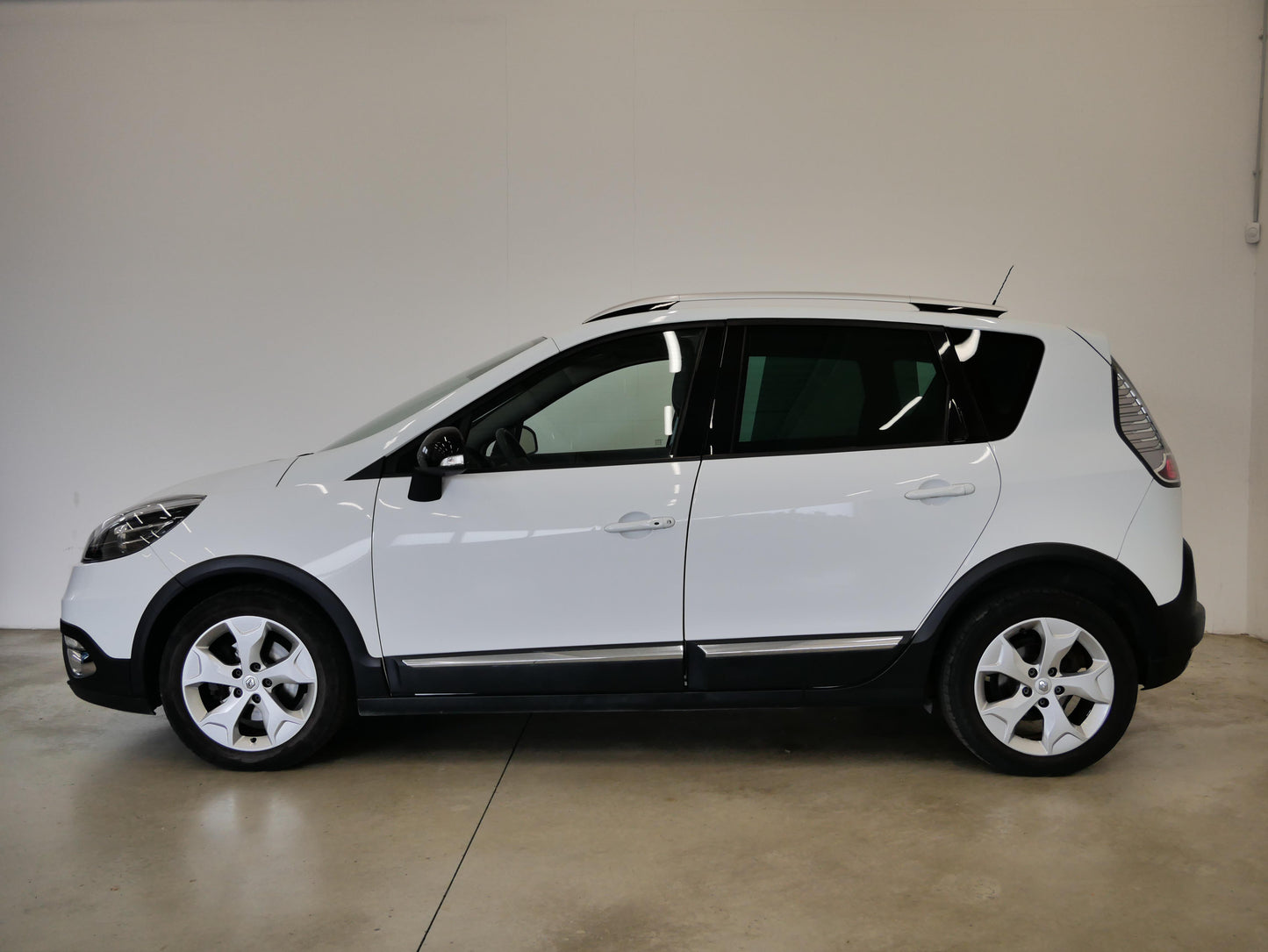 Renault Scénic 1.6 dCi 96 kW X-MOD Privilege