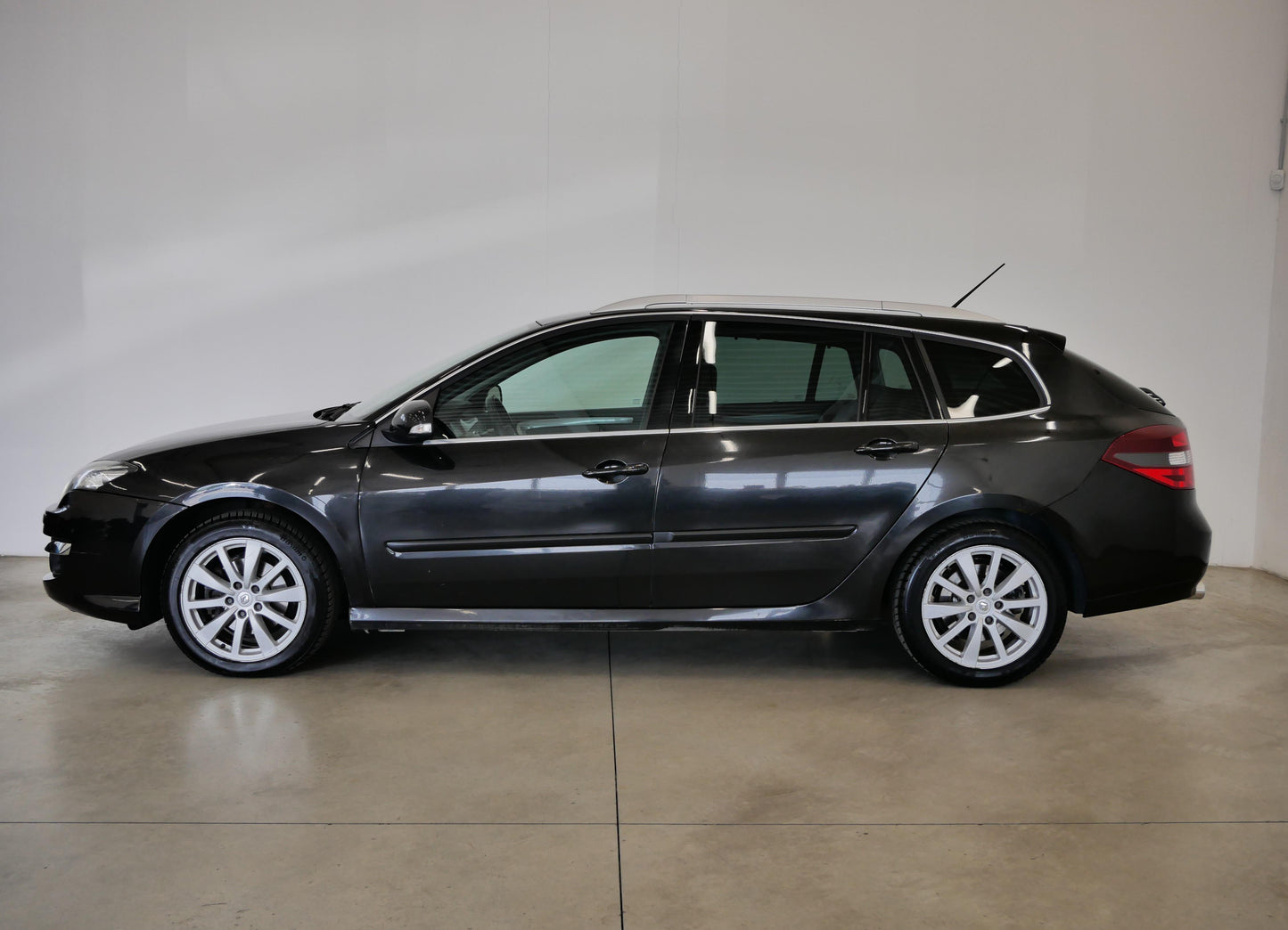 Renault Laguna 2.0 DCi 110kW Black Edition