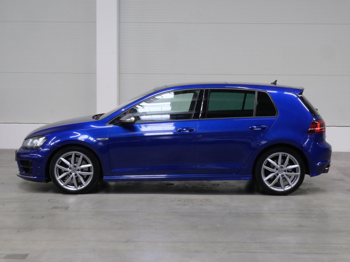 Volkswagen Golf 2.0 TSI R 221 kW 4Motion
