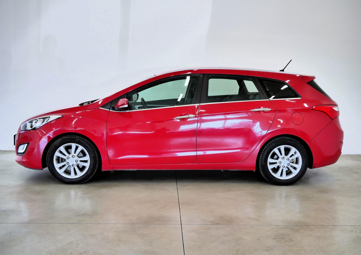 Hyundai i30 1.6 GDi 99kW Trikolor