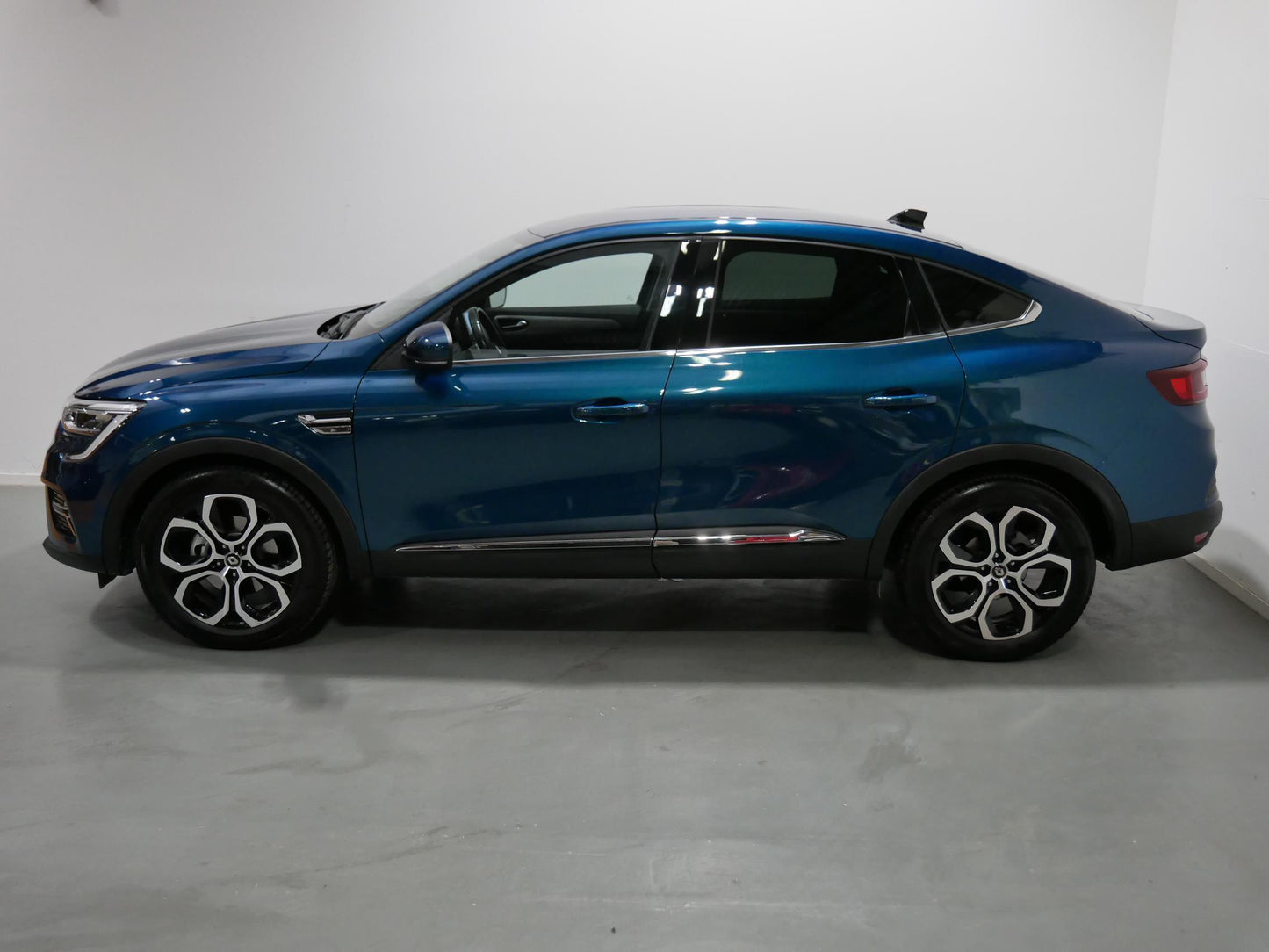 Renault Arkana 1.6i E-tech 69 kW INTENS