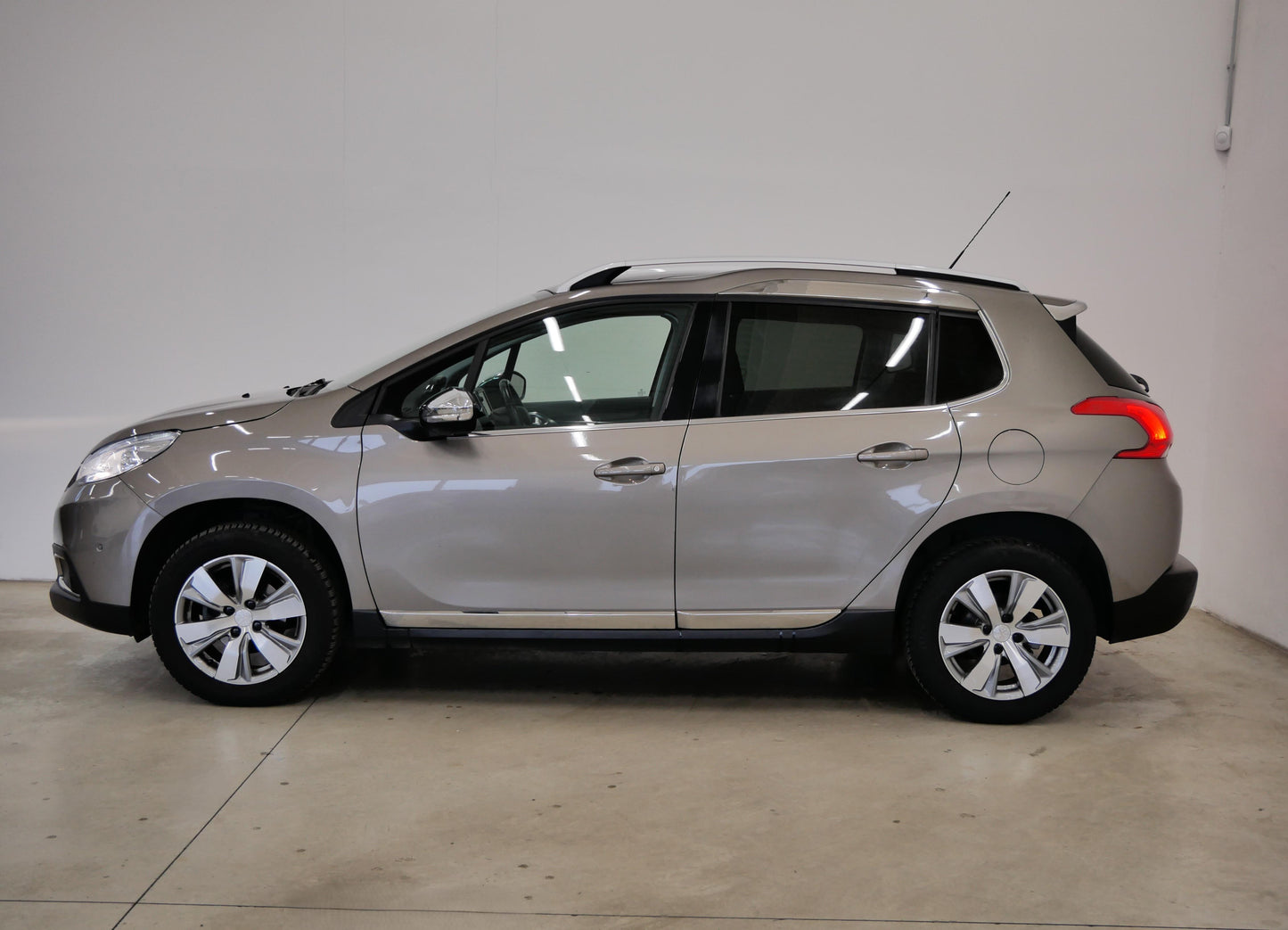 Peugeot 2008 1.2 VTI 60 kW Allure