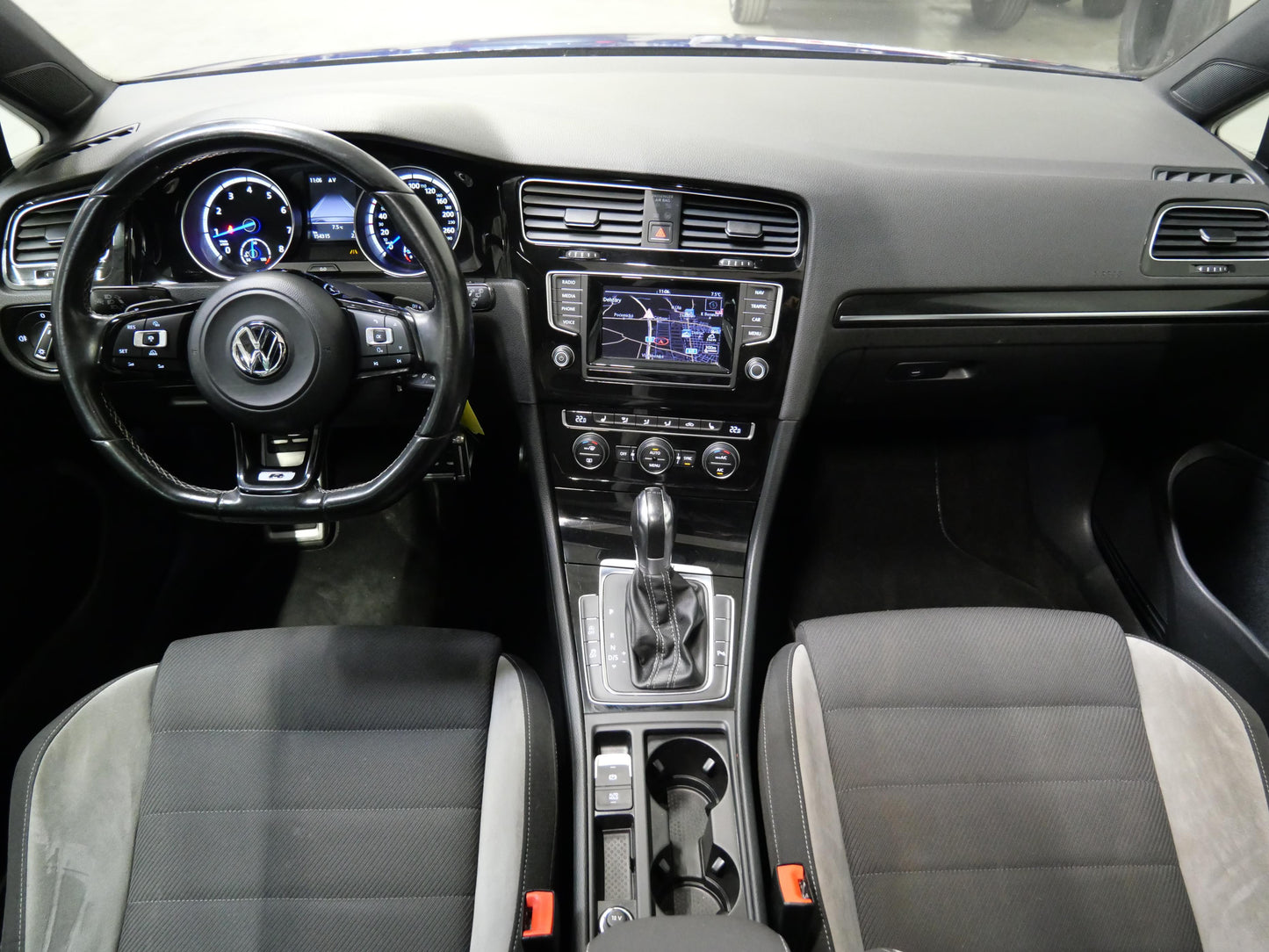 Volkswagen Golf 2.0 TSI R 221 kW 4Motion
