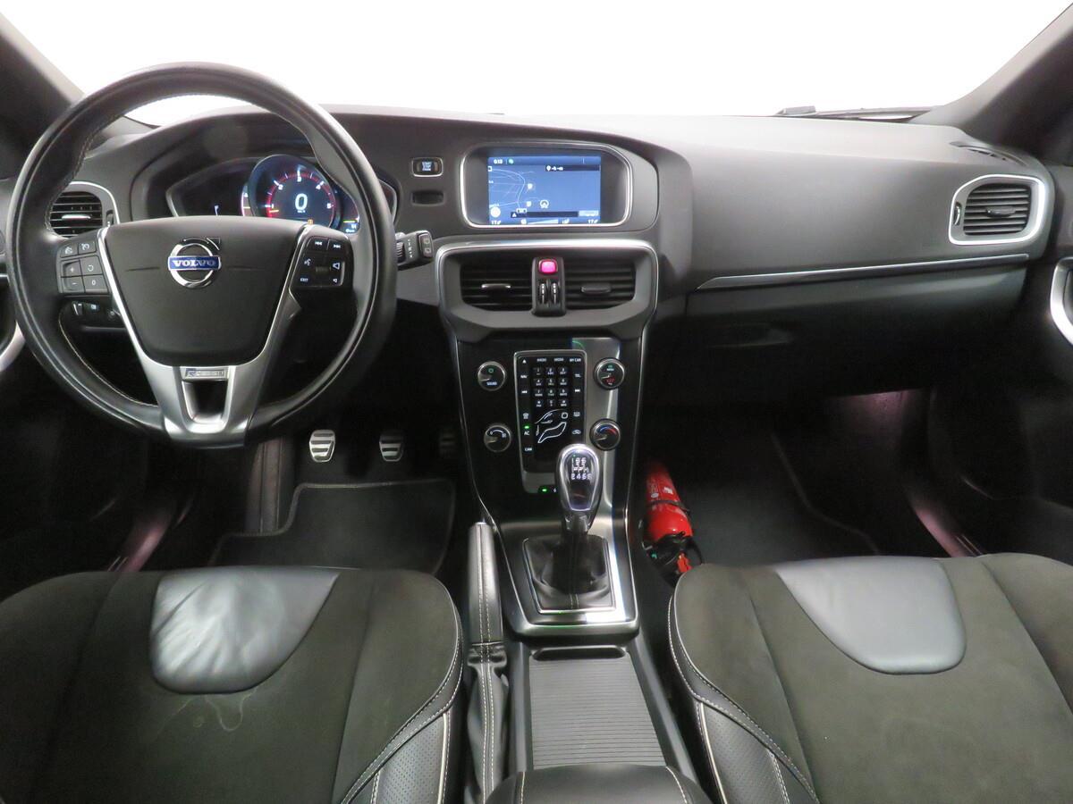 Volvo V40 2.0 D3 150kW R-Design Momentum