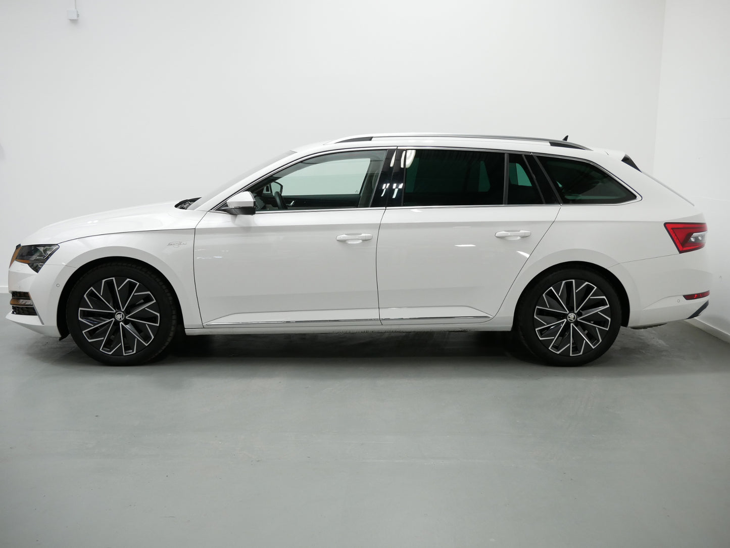 Škoda Superb 2.0 TDI/140 kW/DSG/4x4/L&K/MATRIX/DCC/EL.VÍKO/DPH