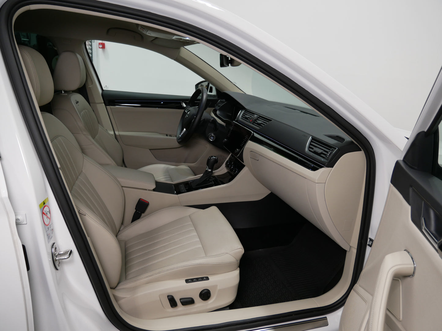 Škoda Superb 2.0 TDI/140 kW/DSG/4x4/L&K/MATRIX/DCC/EL.VÍKO/DPH