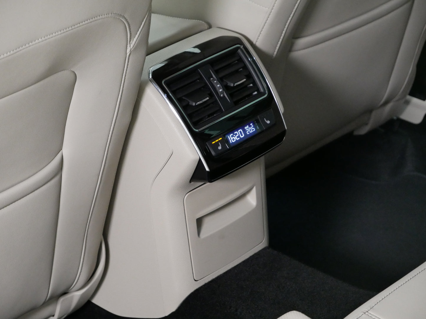 Škoda Superb 2.0 TDI/140 kW/DSG/4x4/L&K/MATRIX/DCC/EL.VÍKO/DPH