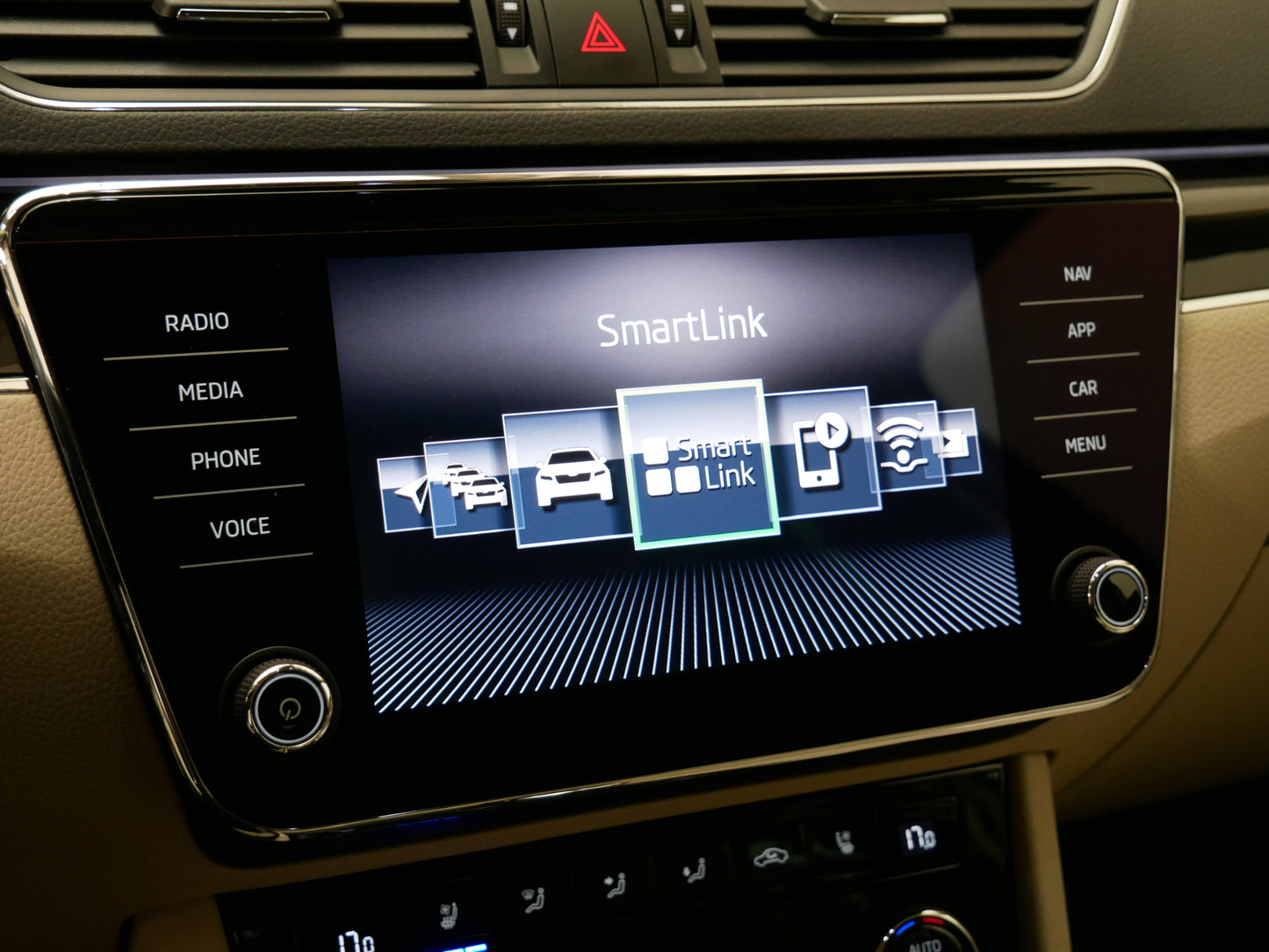 Škoda Superb 2.0 TDI/140 kW/DSG/4x4/L&K/LED-MATRIX/DCC/EL.VÍKO/