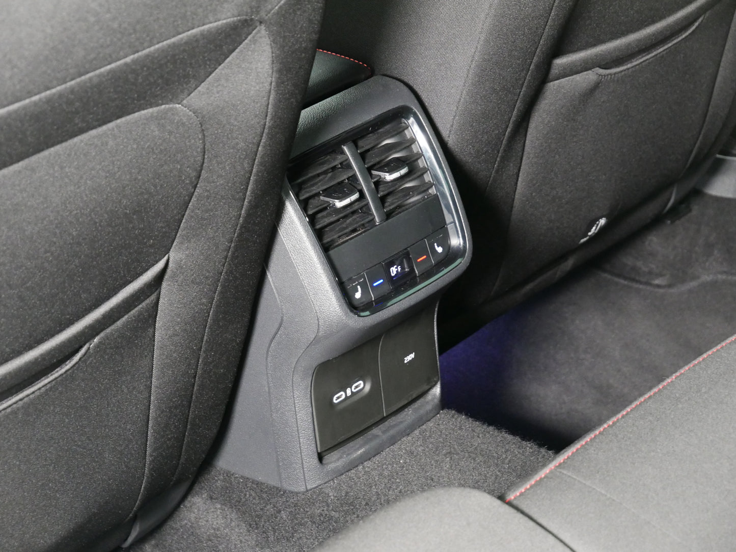 Škoda Octavia RS 2.0 TSI/180 kW/DSG/RS/NAVI/LED/PŘÍPRAVAproTAŽNÉ/CZ