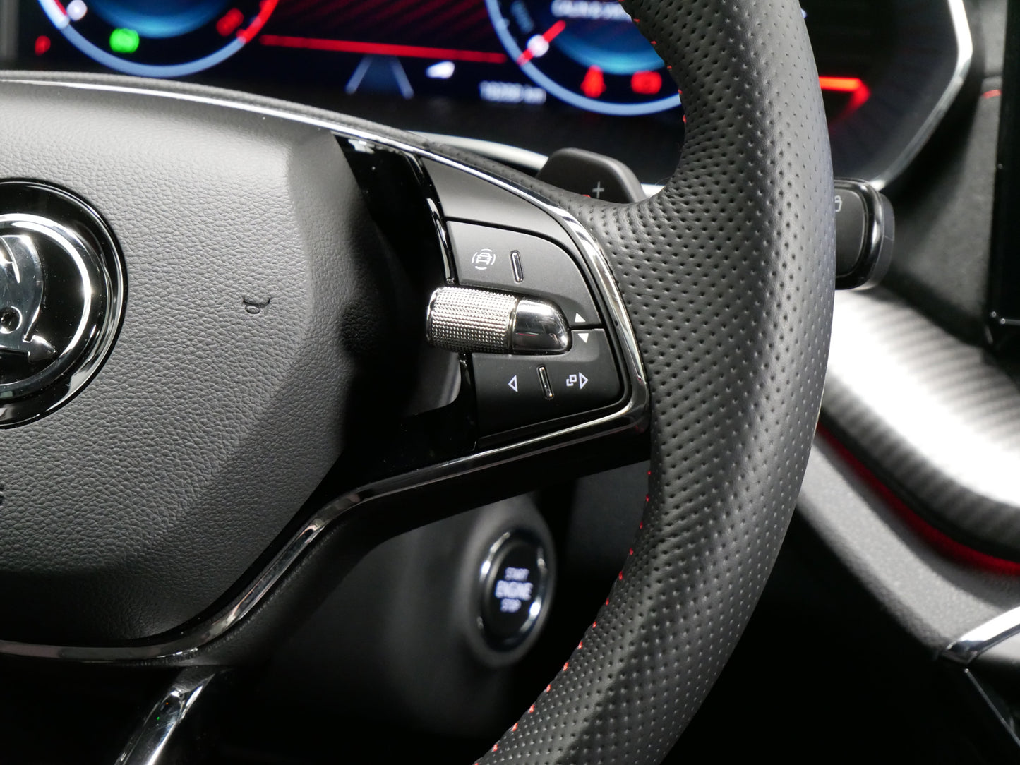 Škoda Octavia RS 2.0 TSI/180 kW/DSG/RS/NAVI/LED/PŘÍPRAVAproTAŽNÉ/CZ