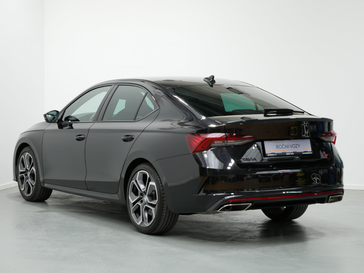 Škoda Octavia RS 2.0 TSI/180 kW/DSG/RS/NAVI/LED/PŘÍPRAVAproTAŽNÉ/CZ