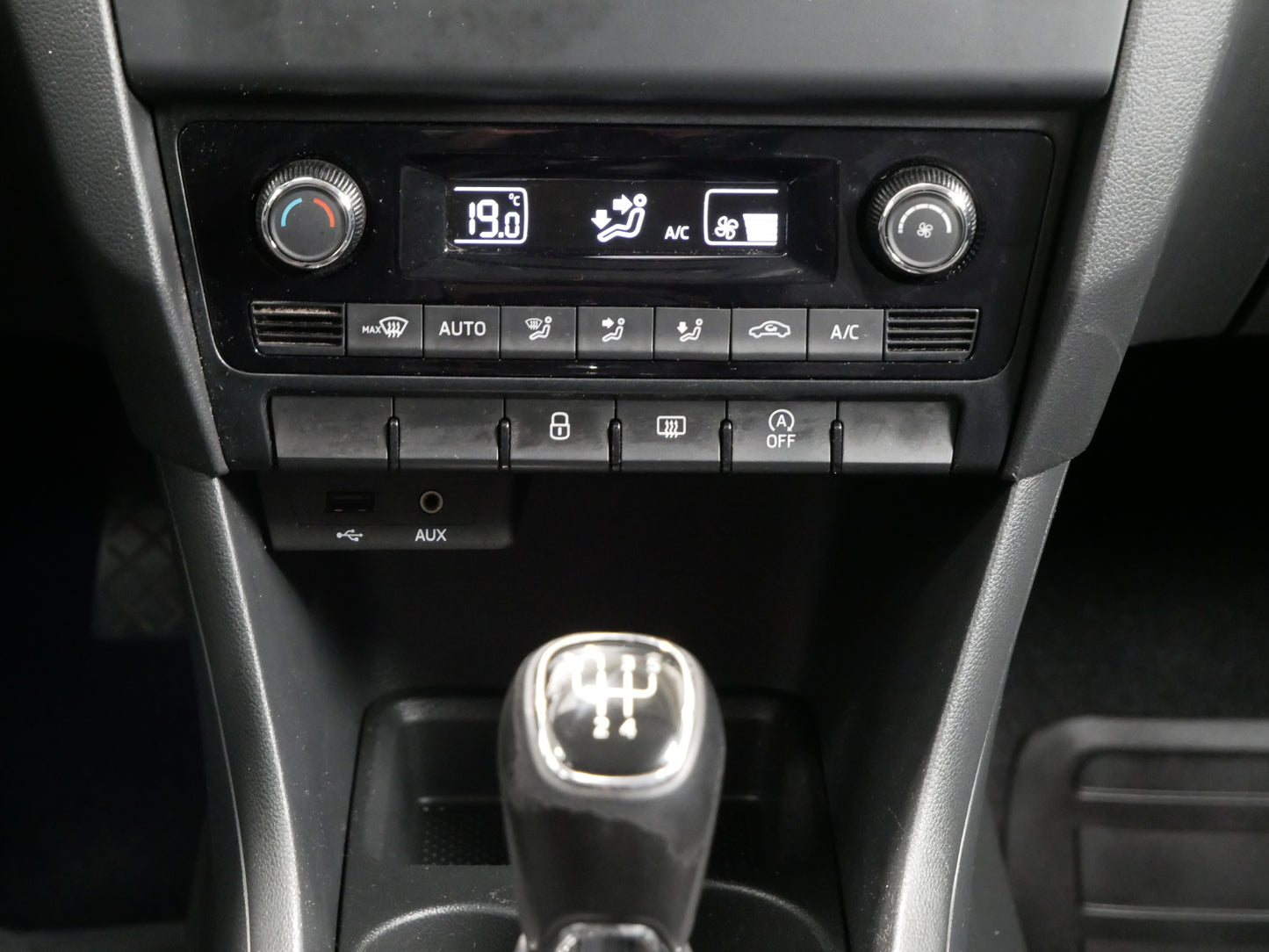 Škoda Rapid 1.4 TDI/66kW/AMBI+/TAŽNÉ/CZ