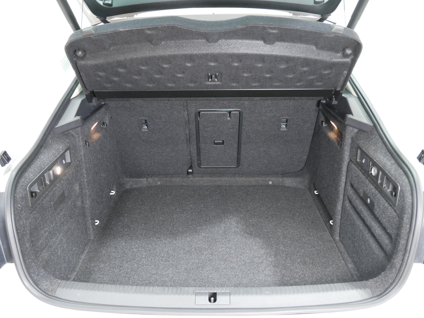 Škoda Superb 2.0 TDI/110 kW/L&K/PANO/DCC/CZ/NAVI/BI-XENONY/CANT