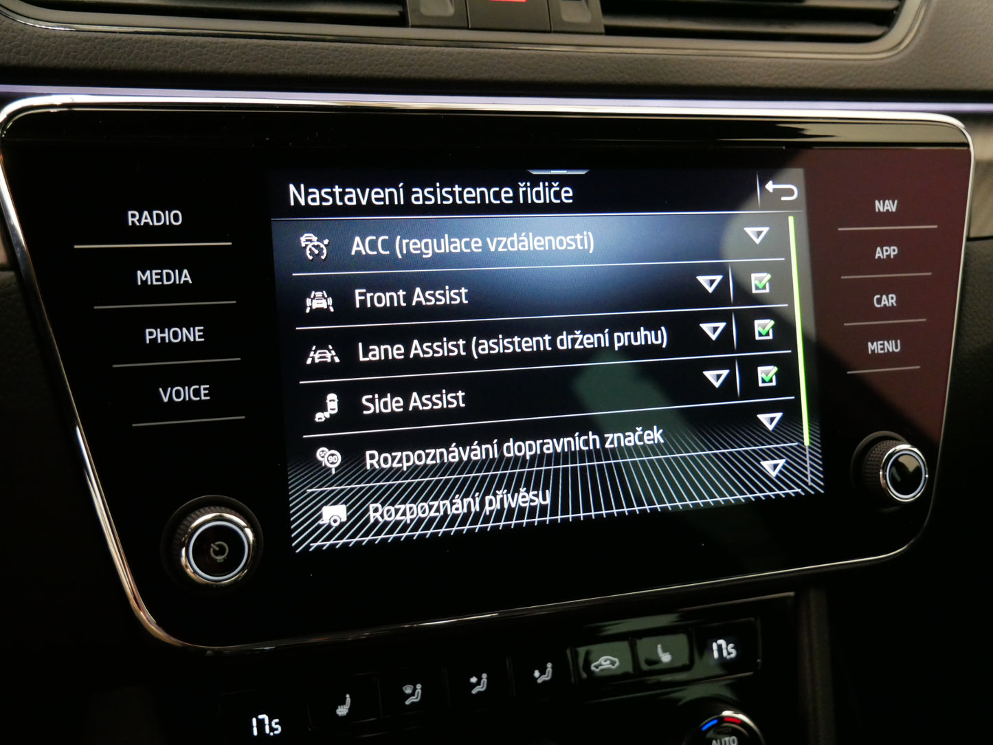 Škoda Superb 2.0 TDI/110kW/DSG/SPORTLINE/TAŽNÉ/MATRIX