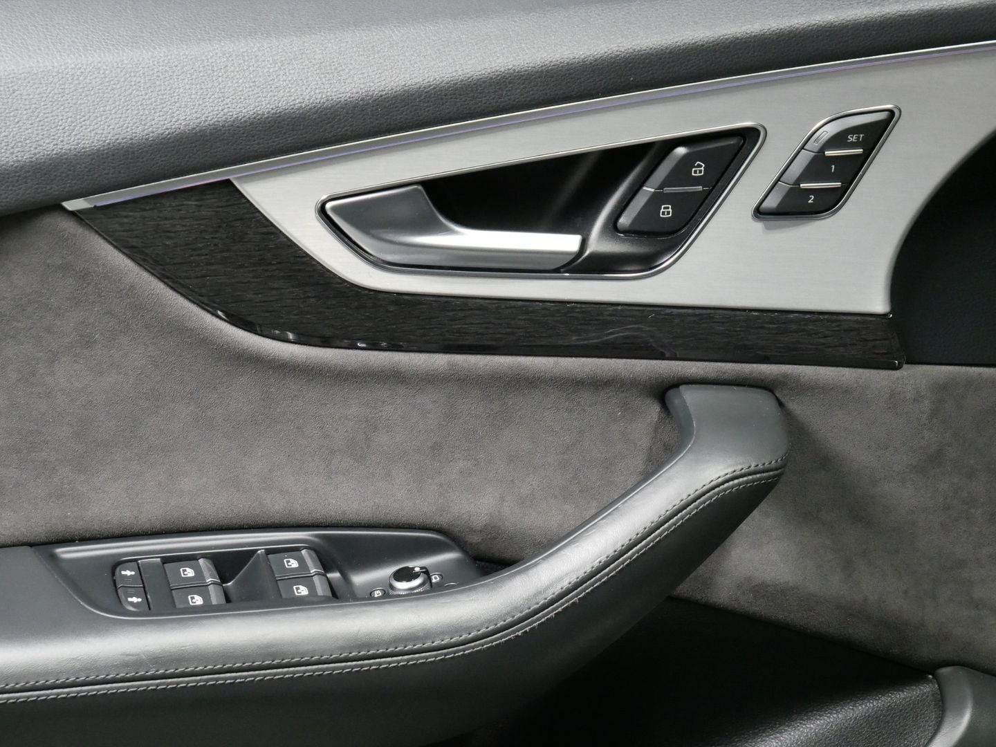 Audi SQ7 4.0 TDI/320 kW/PANO/LED/HUD/VS/ASUS/VALCONA/DPH