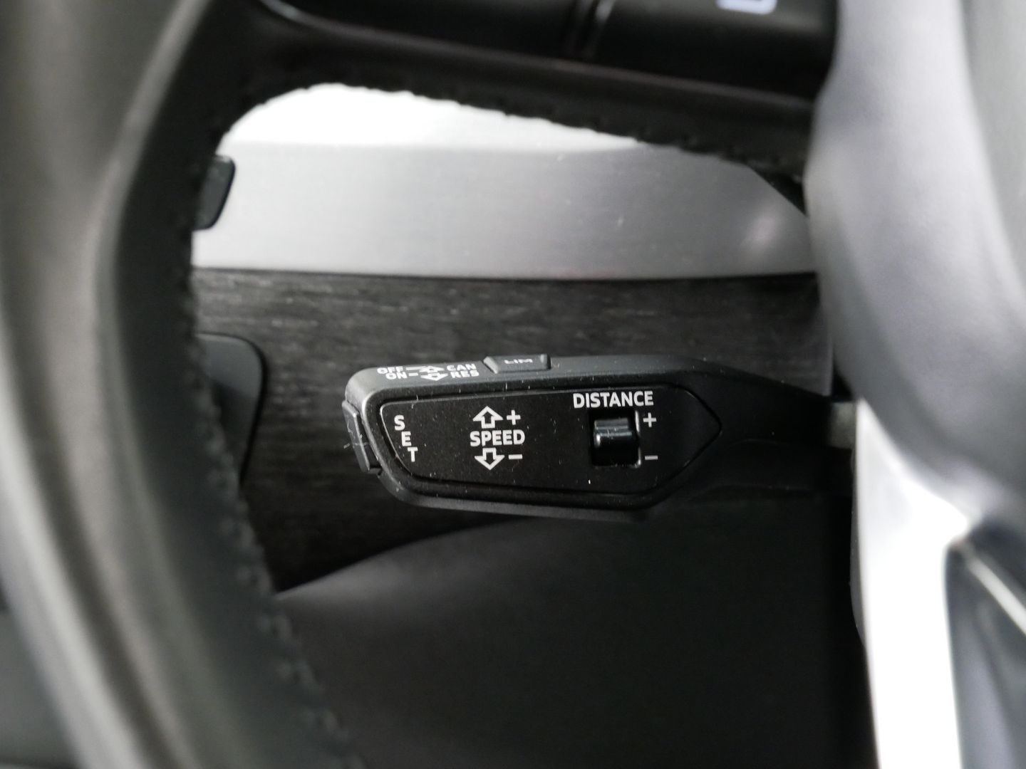 Audi SQ7 4.0 TDI/320 kW/PANO/LED/HUD/VS/ASUS/VALCONA/DPH