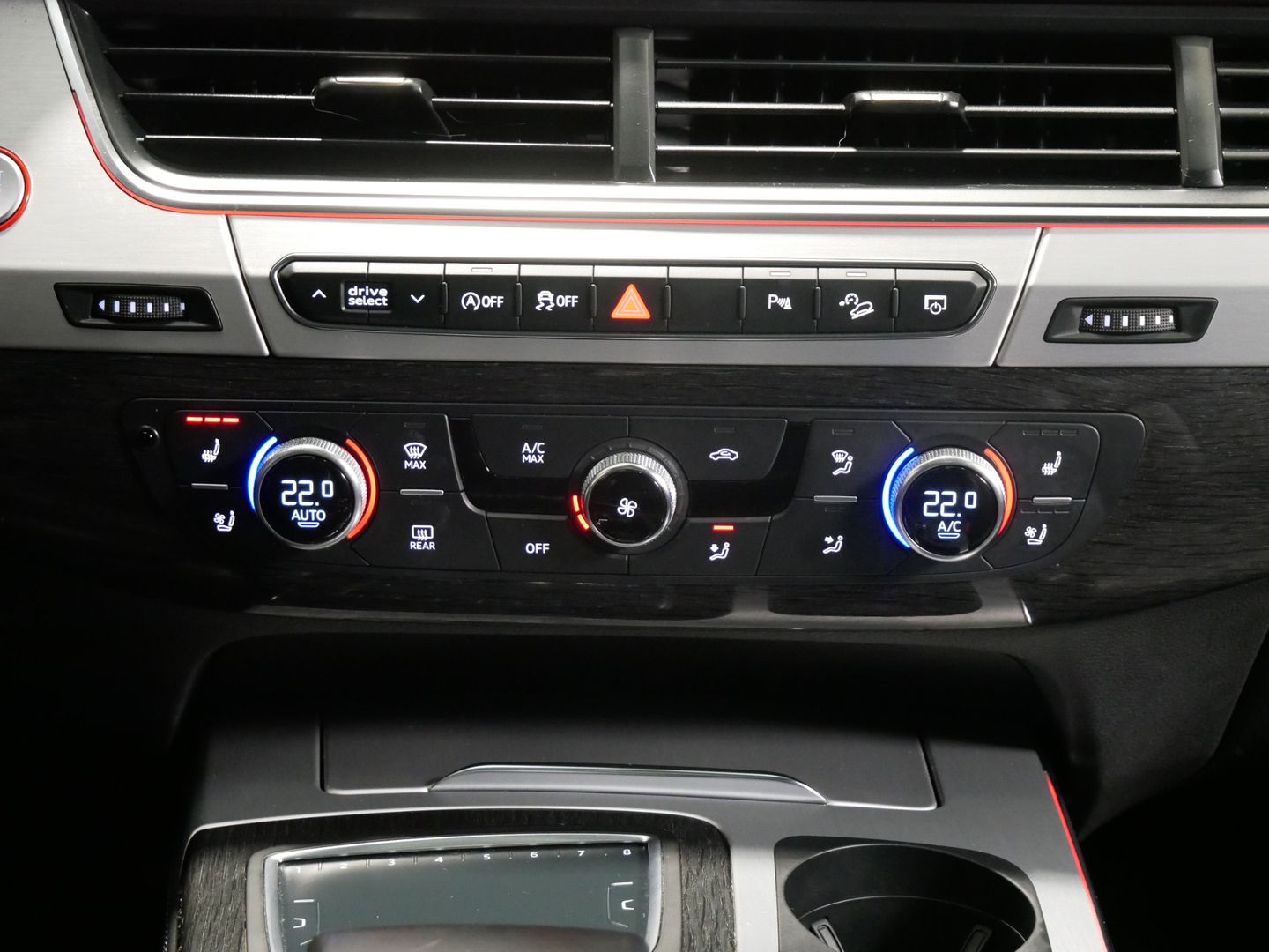 Audi SQ7 4.0 TDI/320 kW/PANO/LED/HUD/VS/ASUS/VALCONA/DPH